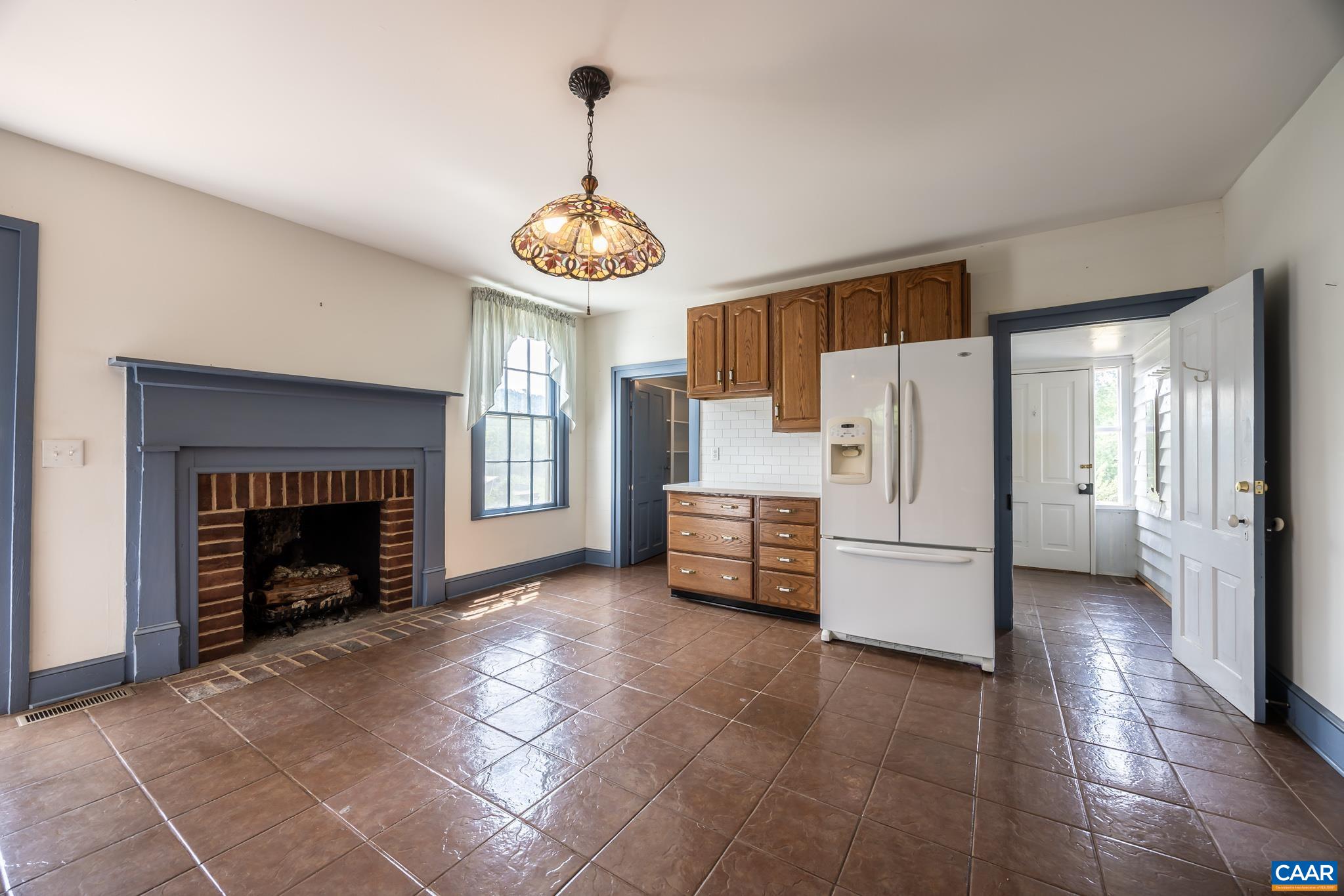 2072 EAST BRANCH LOOP