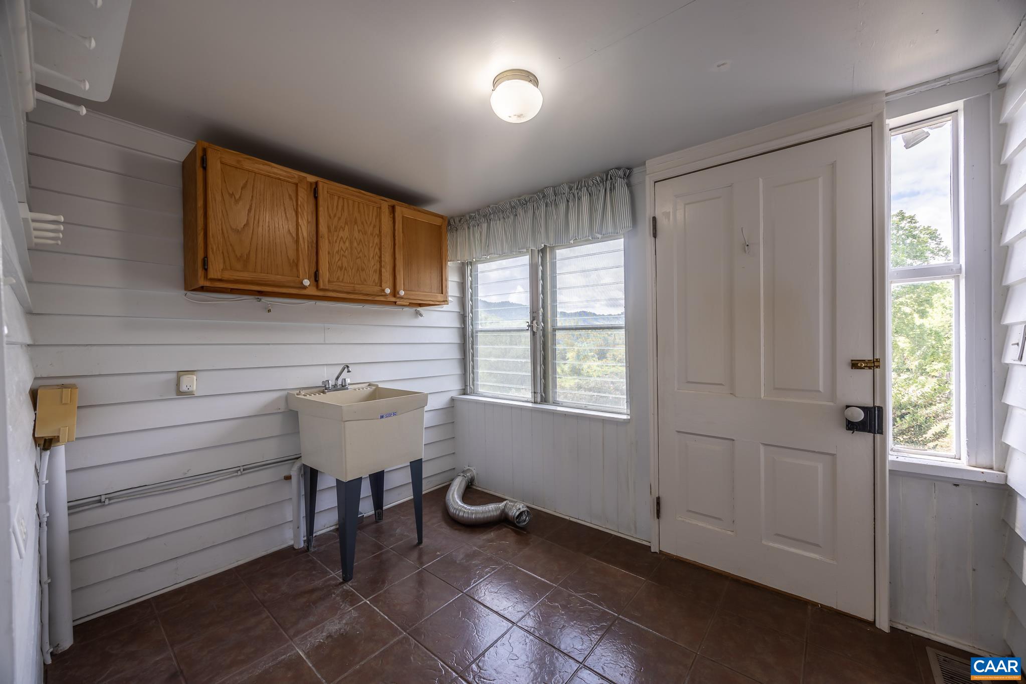 2072 EAST BRANCH LOOP