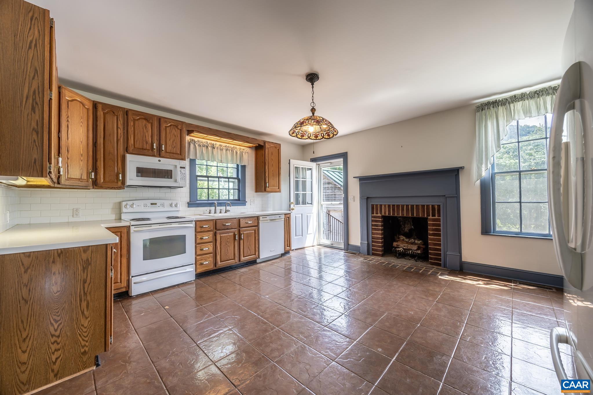 2072 EAST BRANCH LOOP
