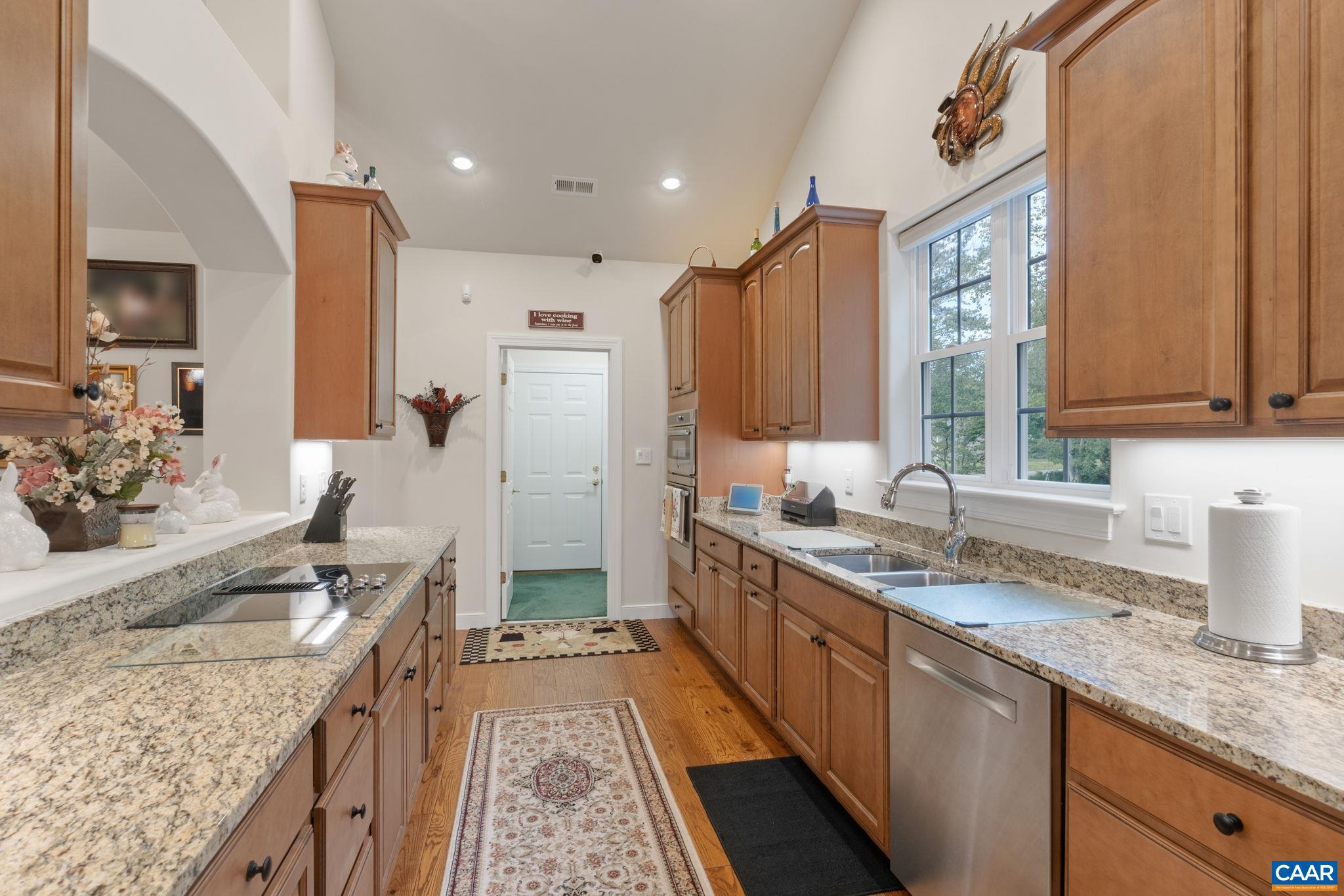 6 ENGLEWOOD DR