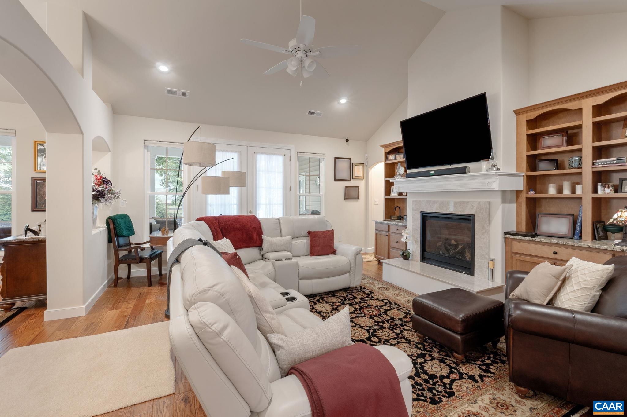 6 ENGLEWOOD DR