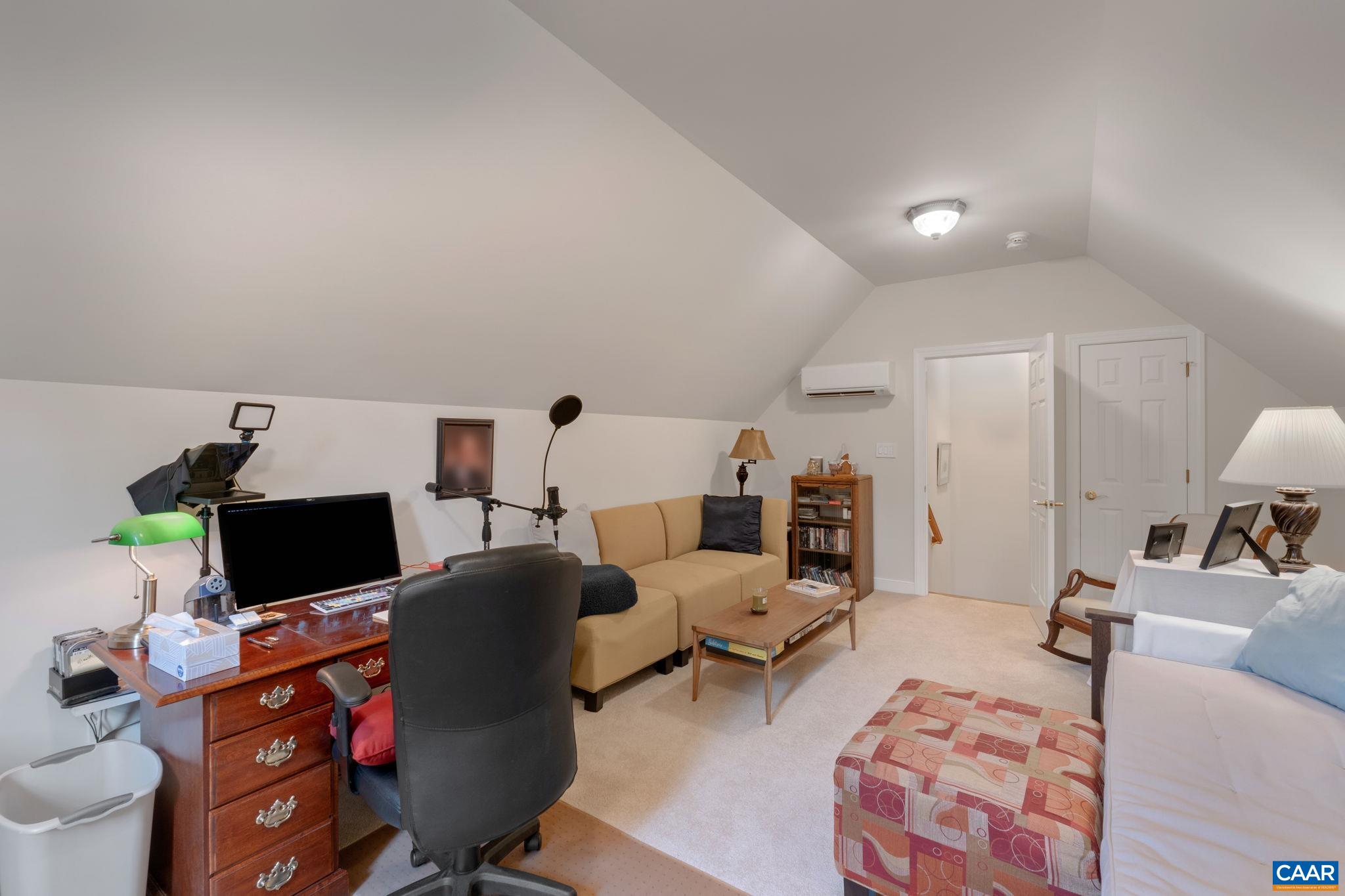 6 ENGLEWOOD DR