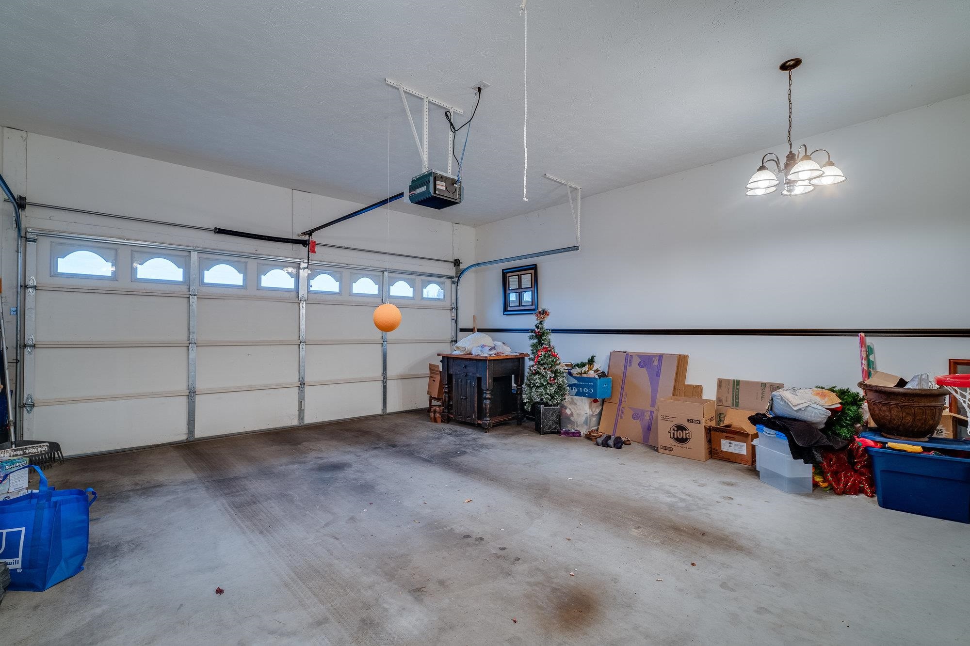 527 HICKORY GROVE CIR