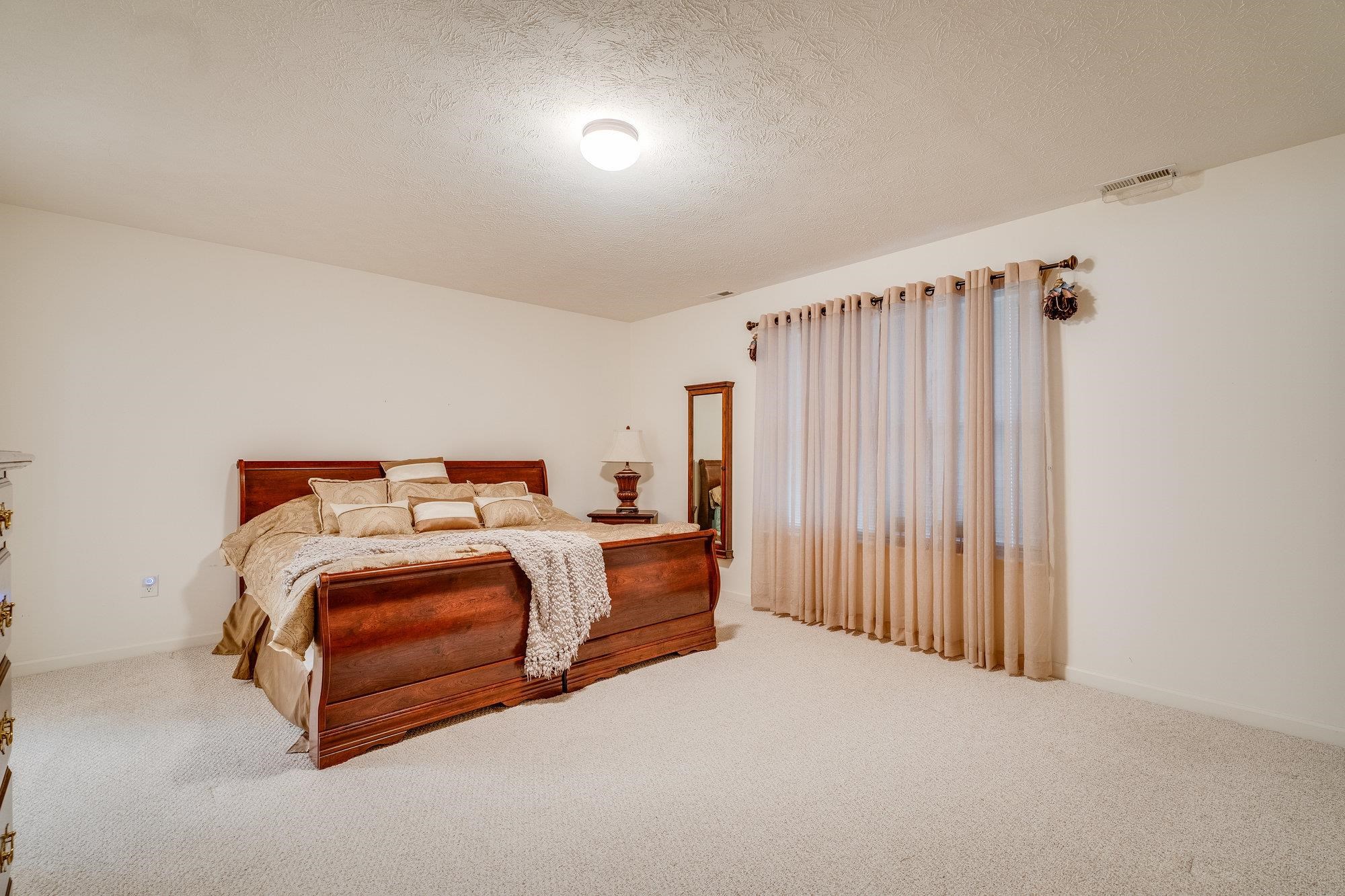 527 HICKORY GROVE CIR