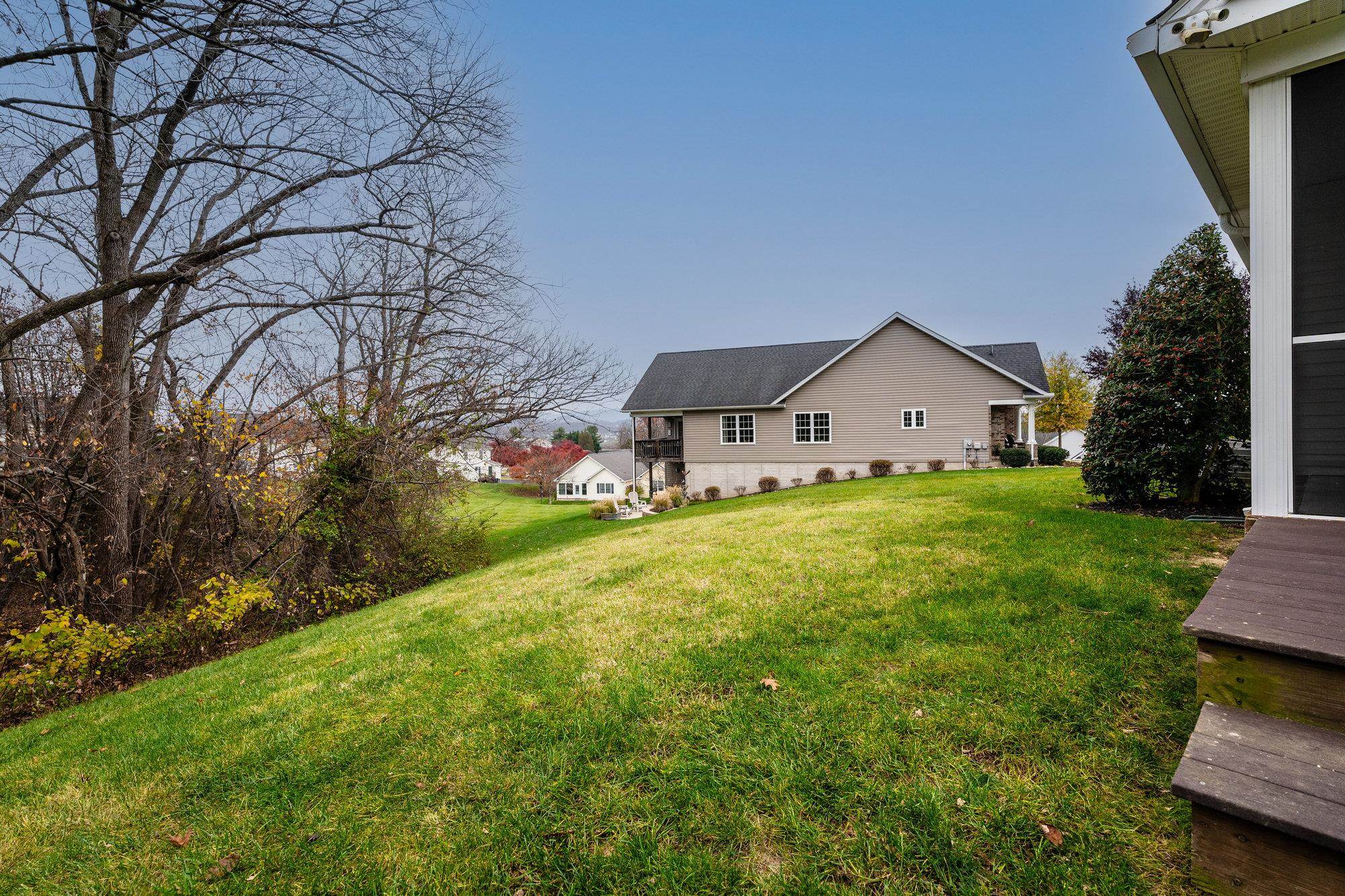 527 HICKORY GROVE CIR