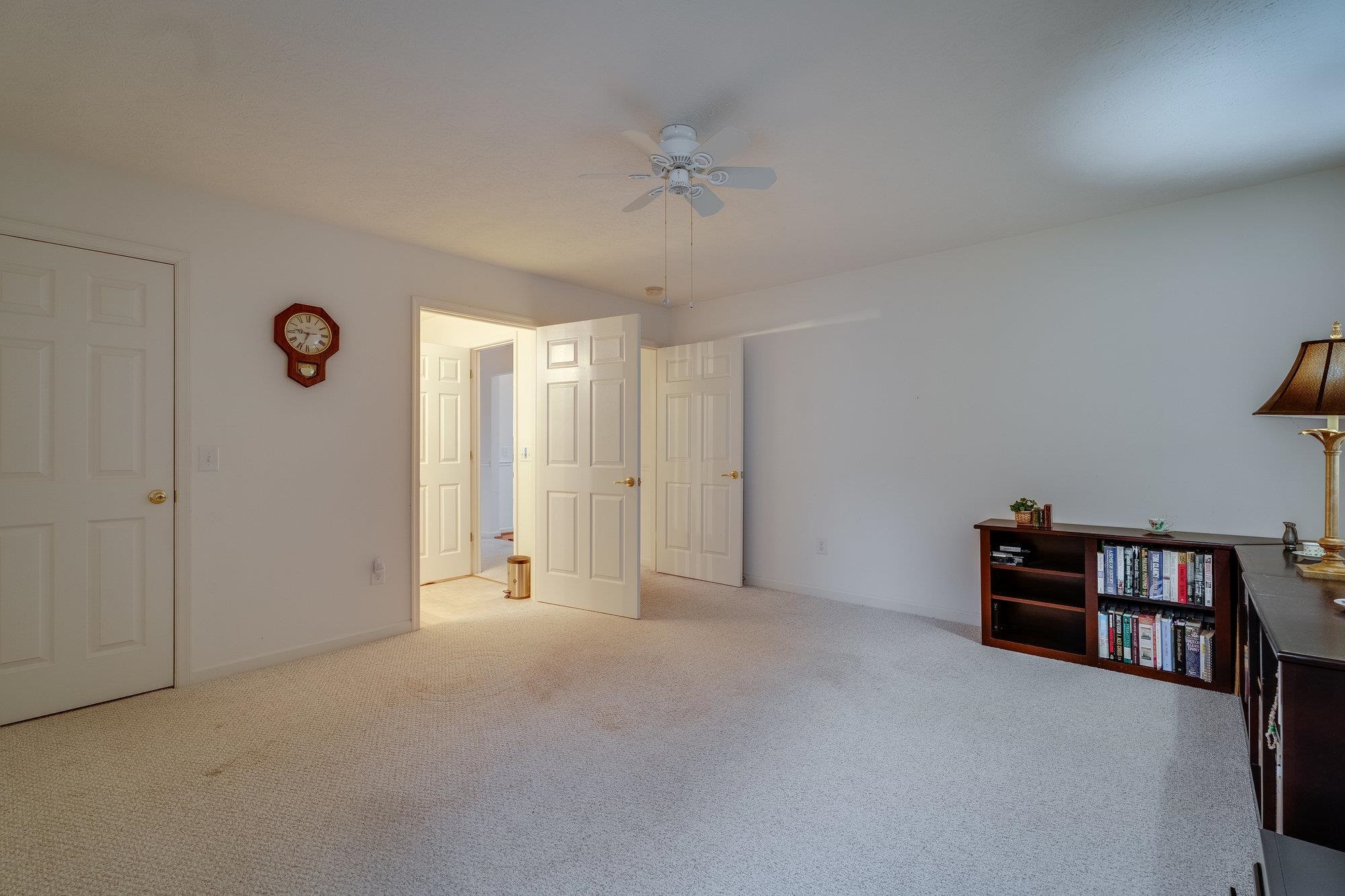 527 HICKORY GROVE CIR