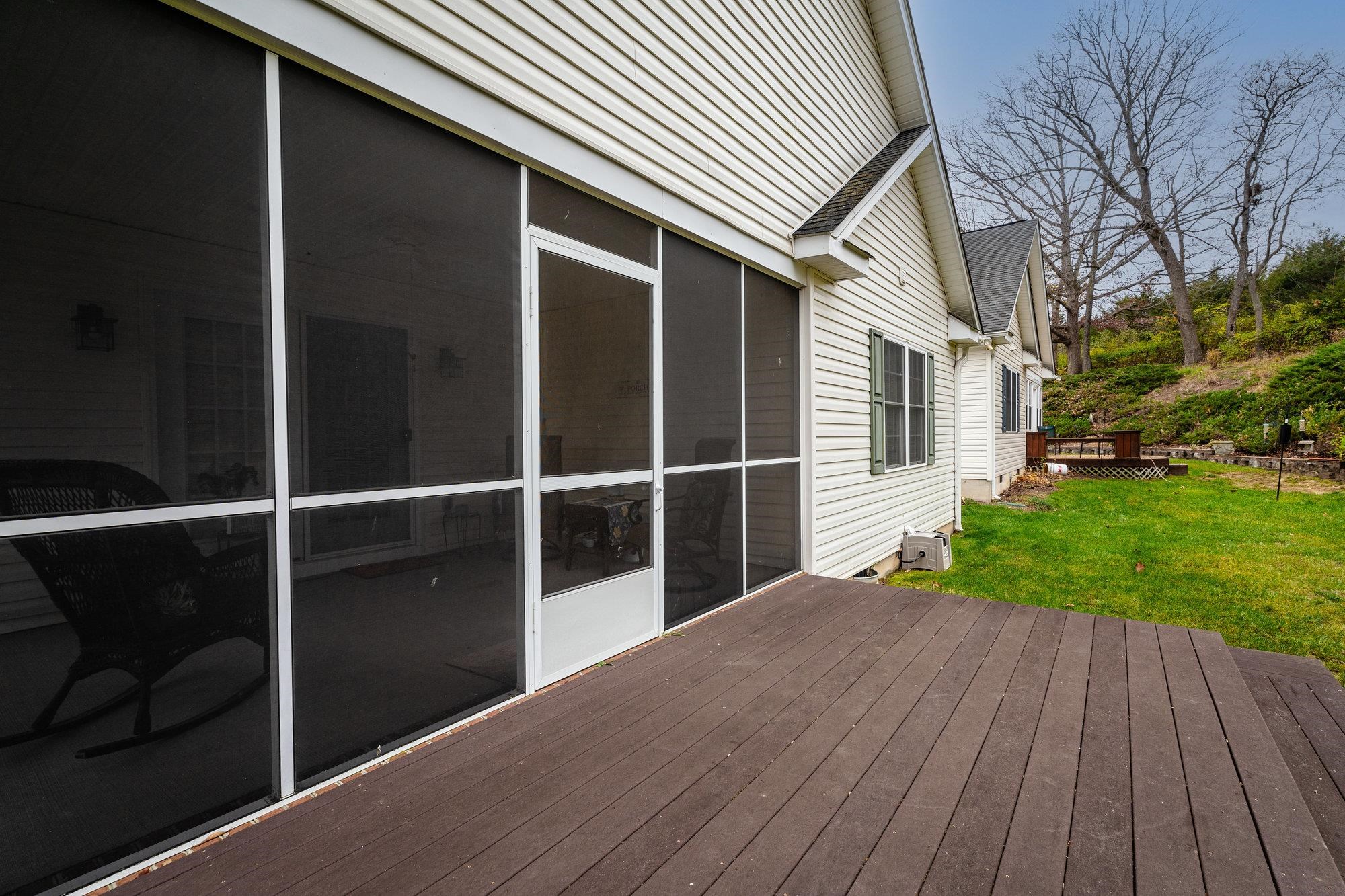 527 HICKORY GROVE CIR