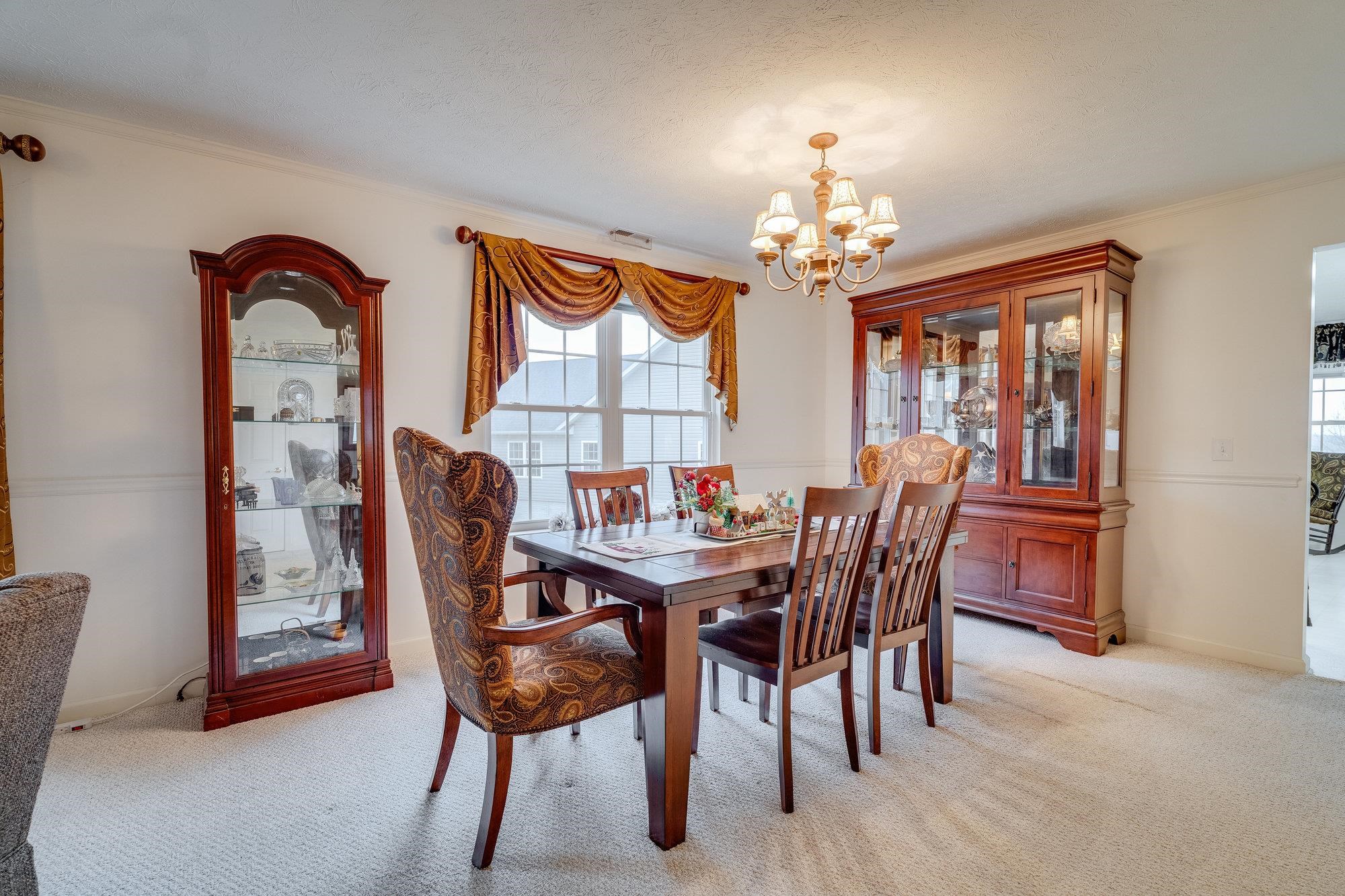 527 HICKORY GROVE CIR