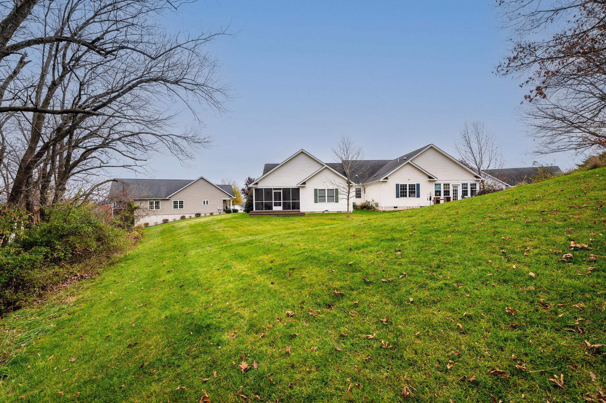527 HICKORY GROVE CIR