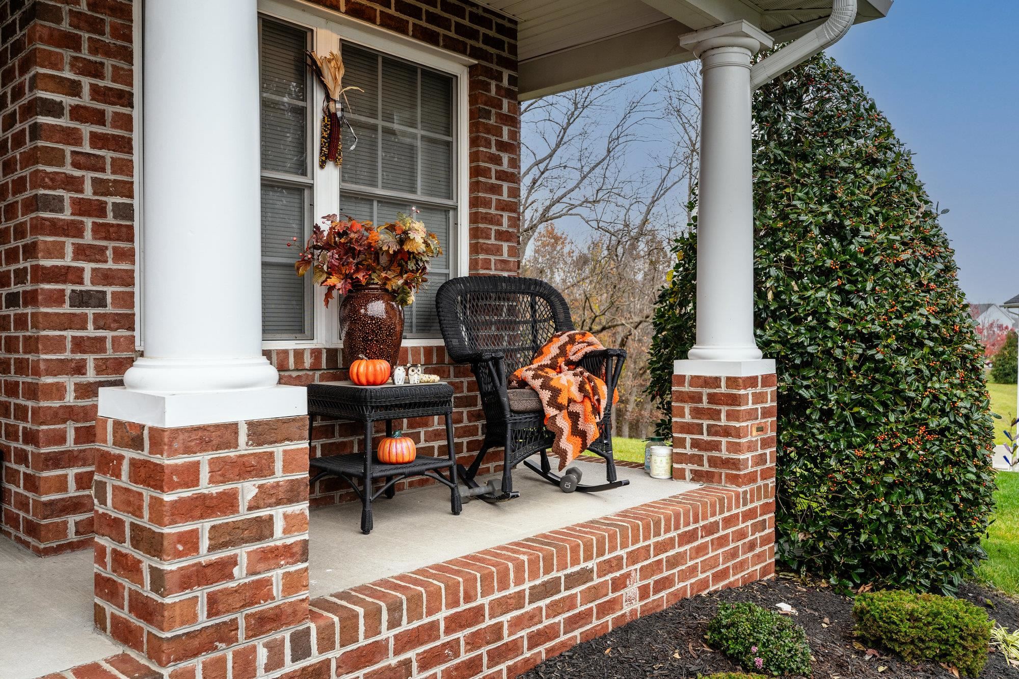 527 HICKORY GROVE CIR
