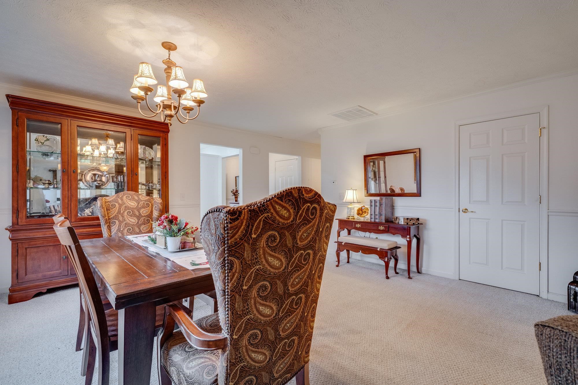 527 HICKORY GROVE CIR