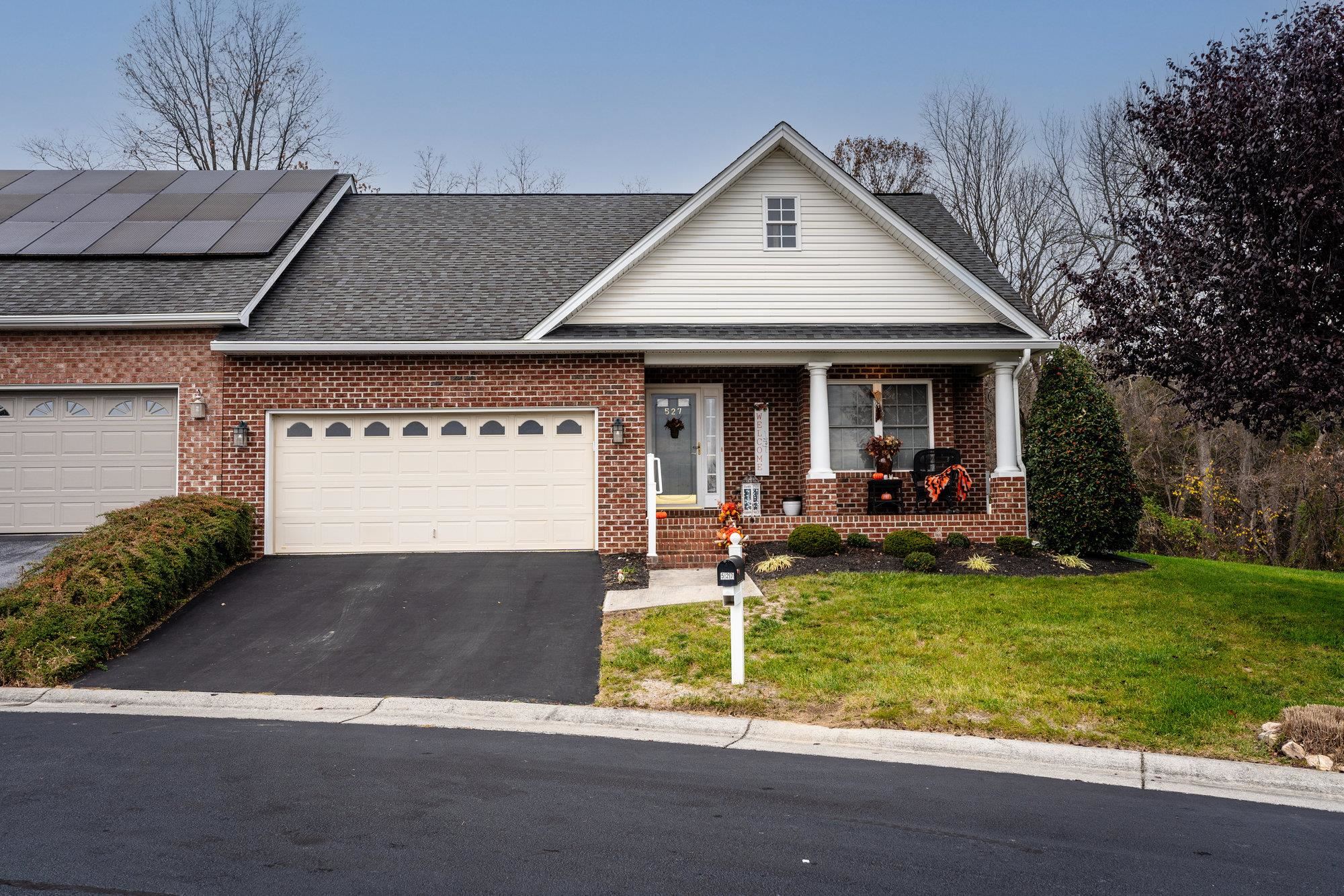 527 HICKORY GROVE CIR