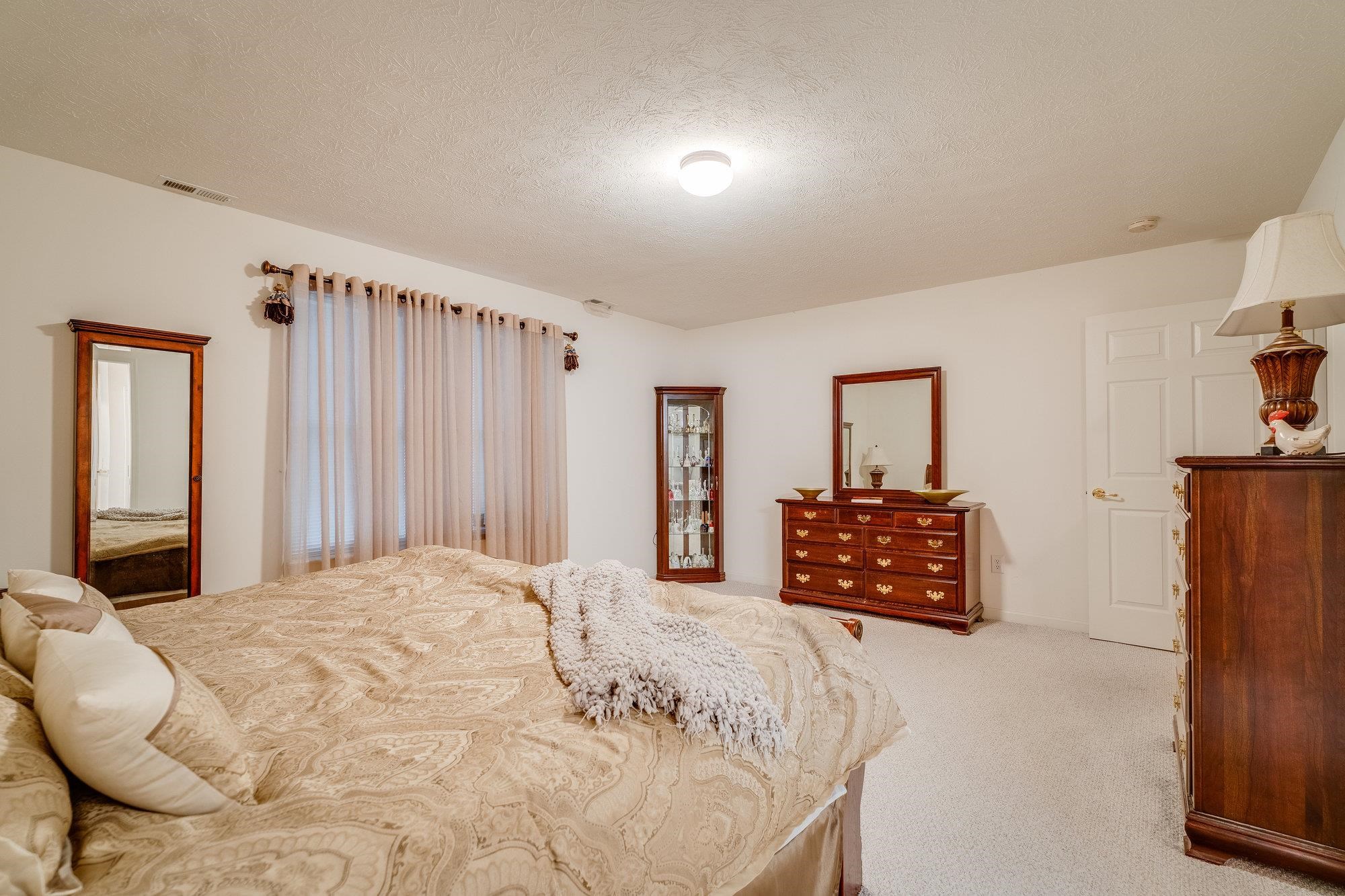 527 HICKORY GROVE CIR
