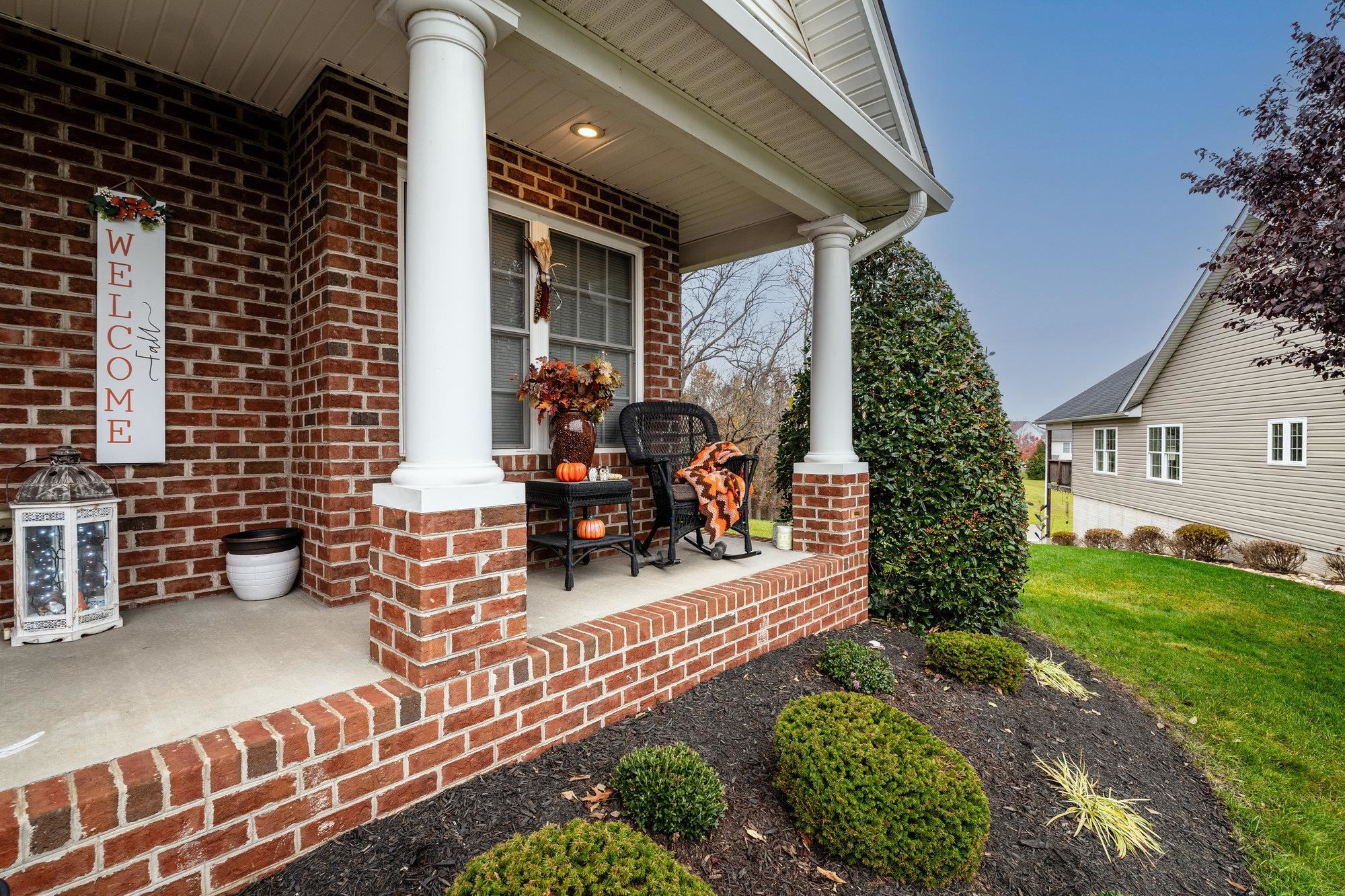 527 HICKORY GROVE CIR