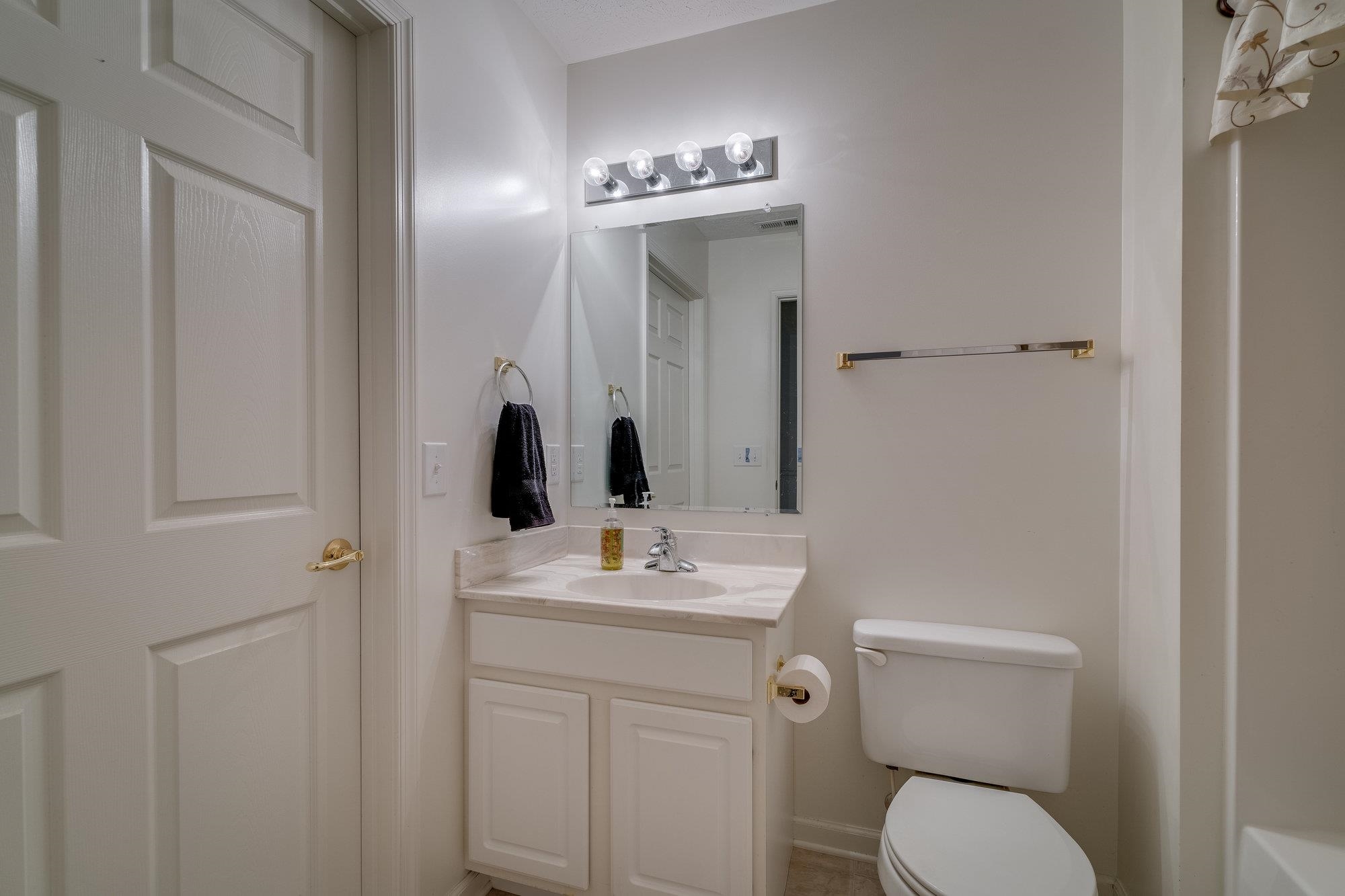 527 HICKORY GROVE CIR