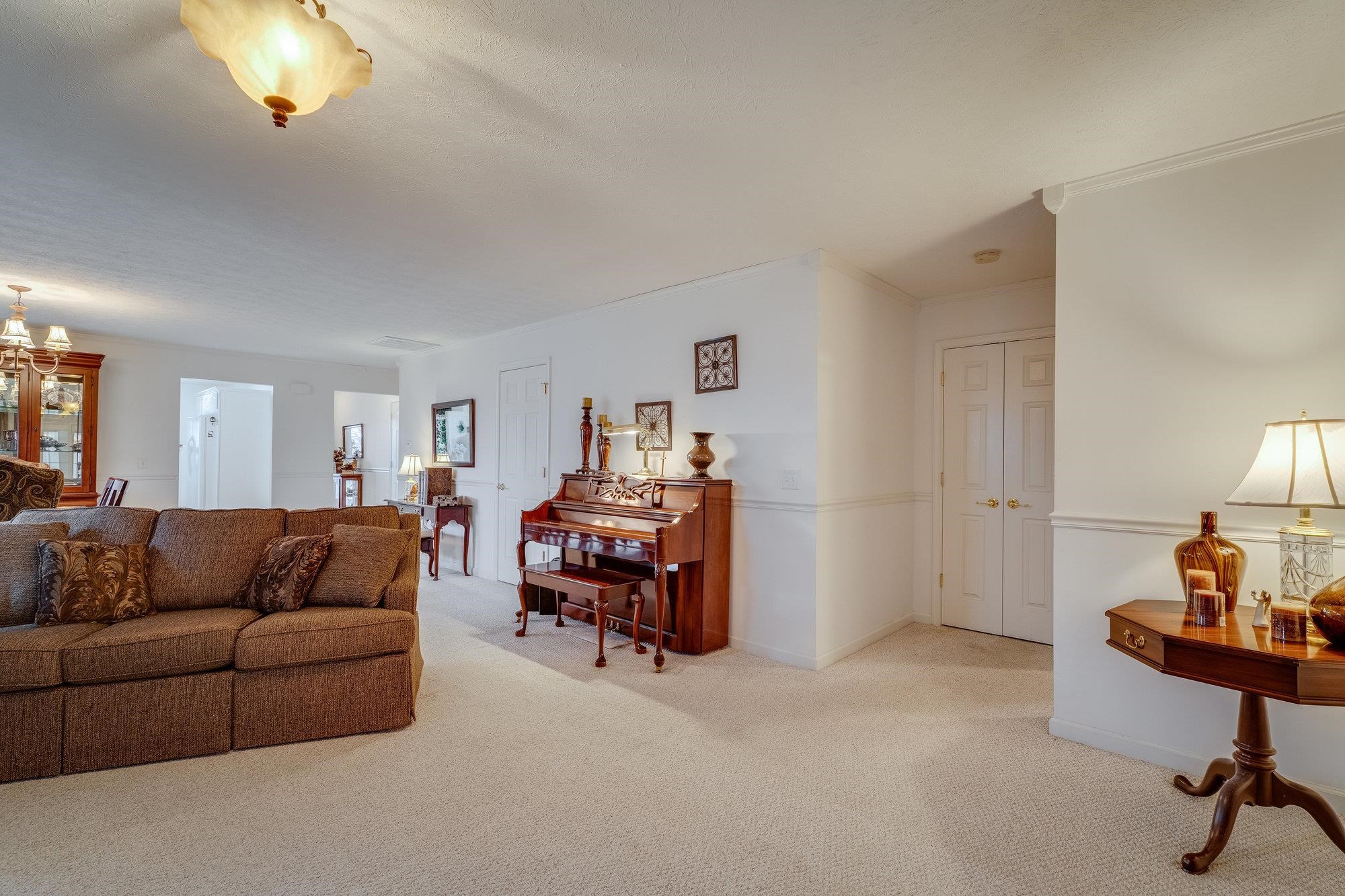 527 HICKORY GROVE CIR