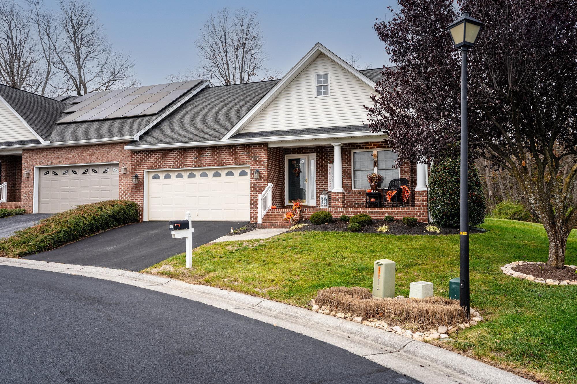 527 HICKORY GROVE CIR