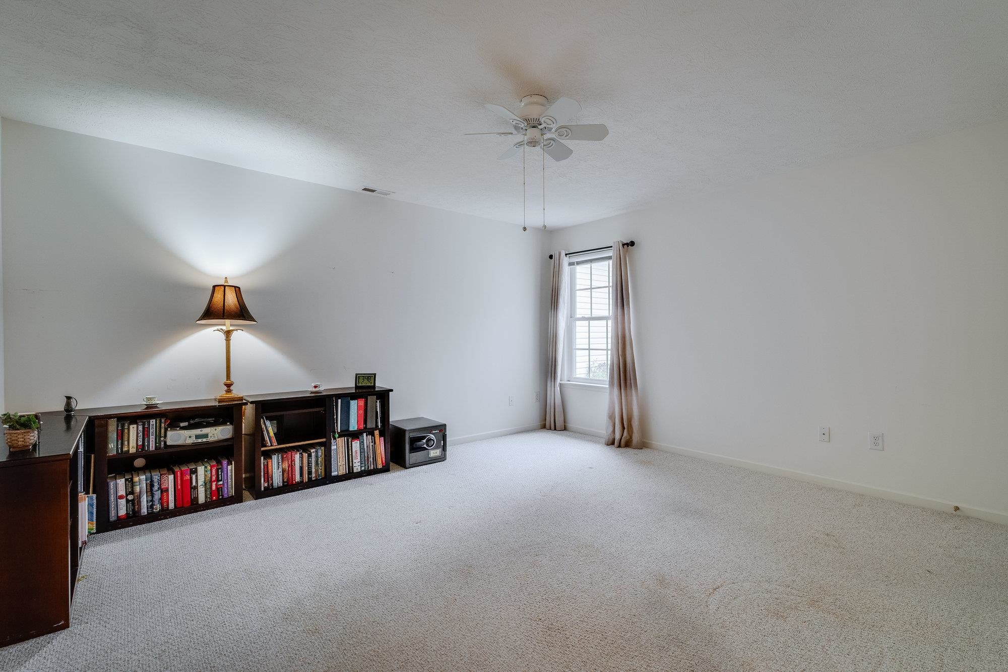 527 HICKORY GROVE CIR