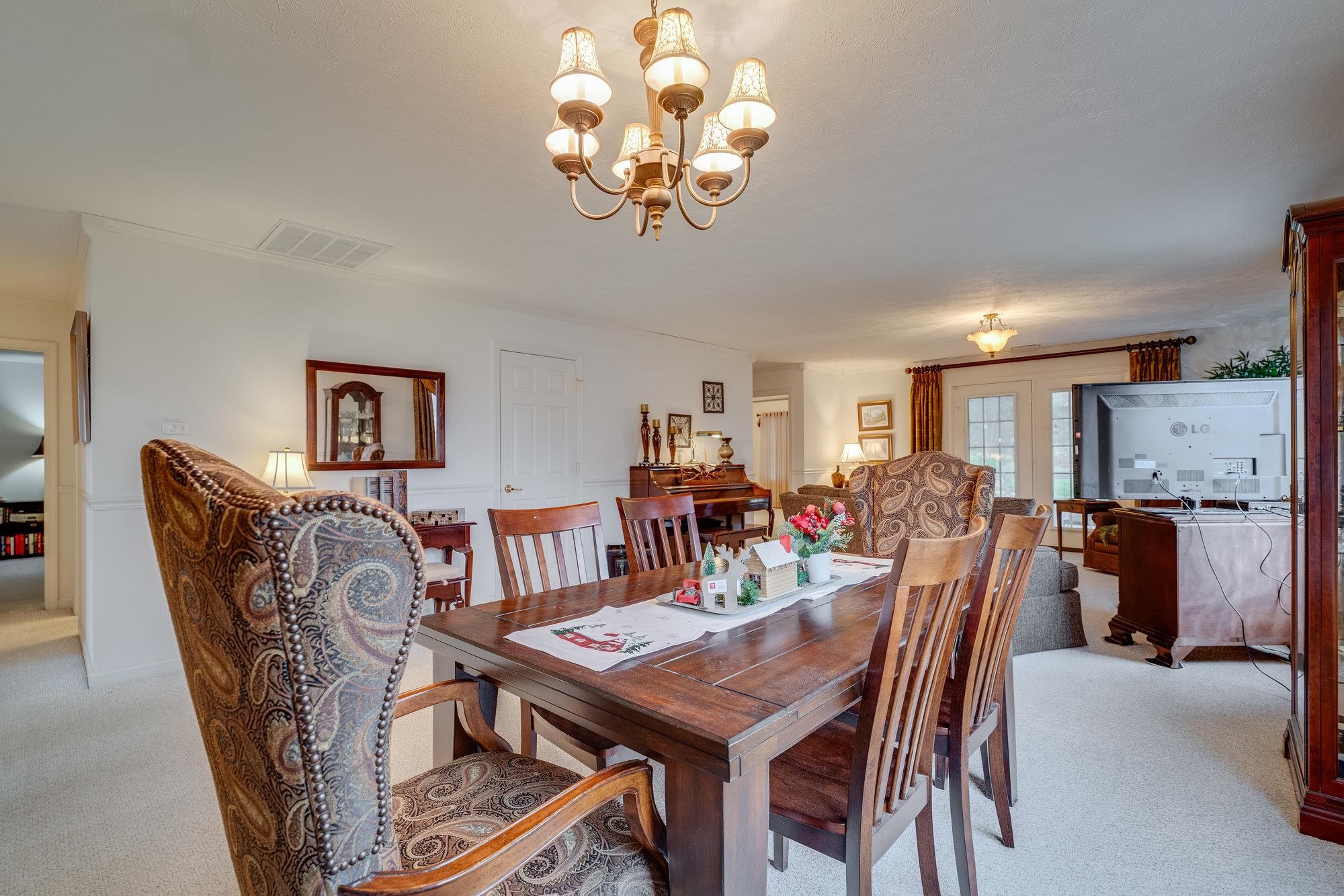 527 HICKORY GROVE CIR