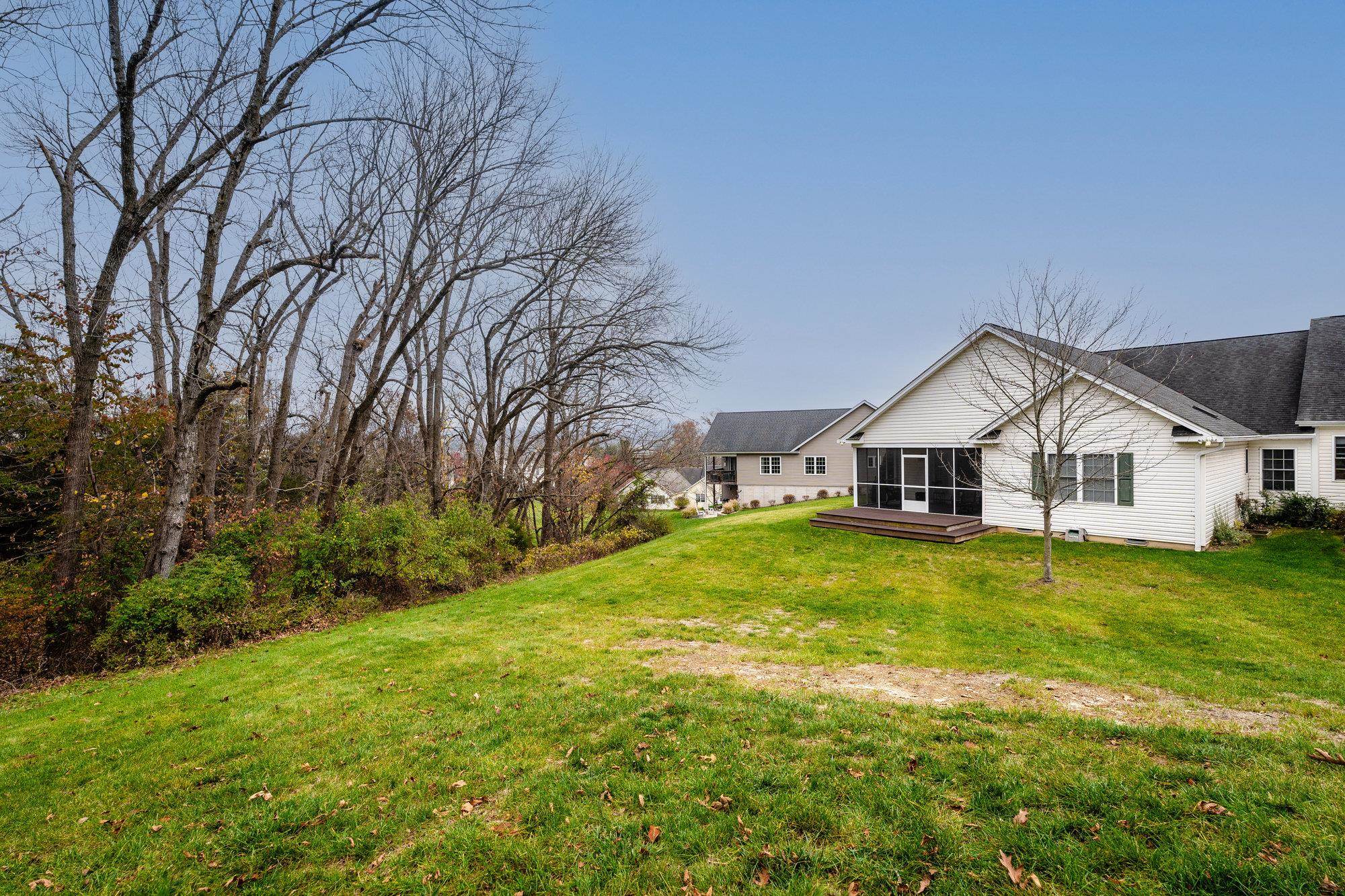 527 HICKORY GROVE CIR