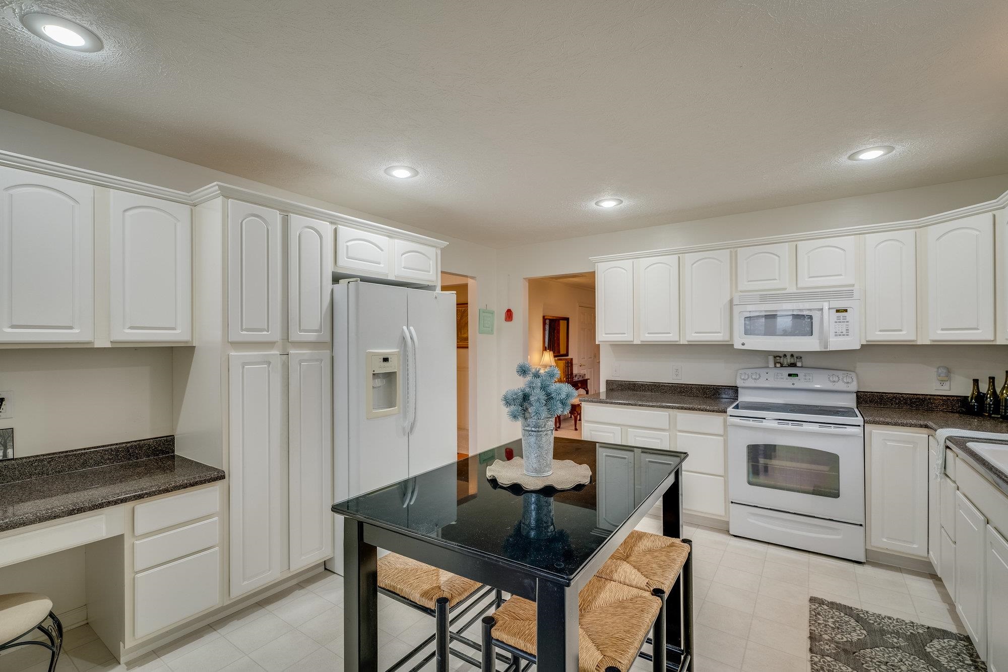 527 HICKORY GROVE CIR
