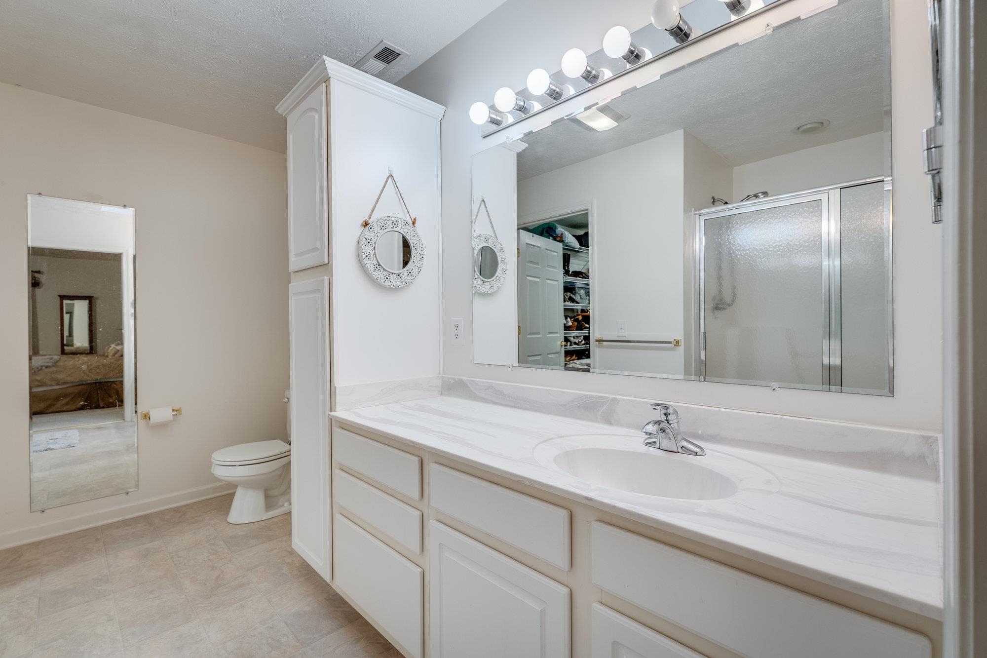 527 HICKORY GROVE CIR