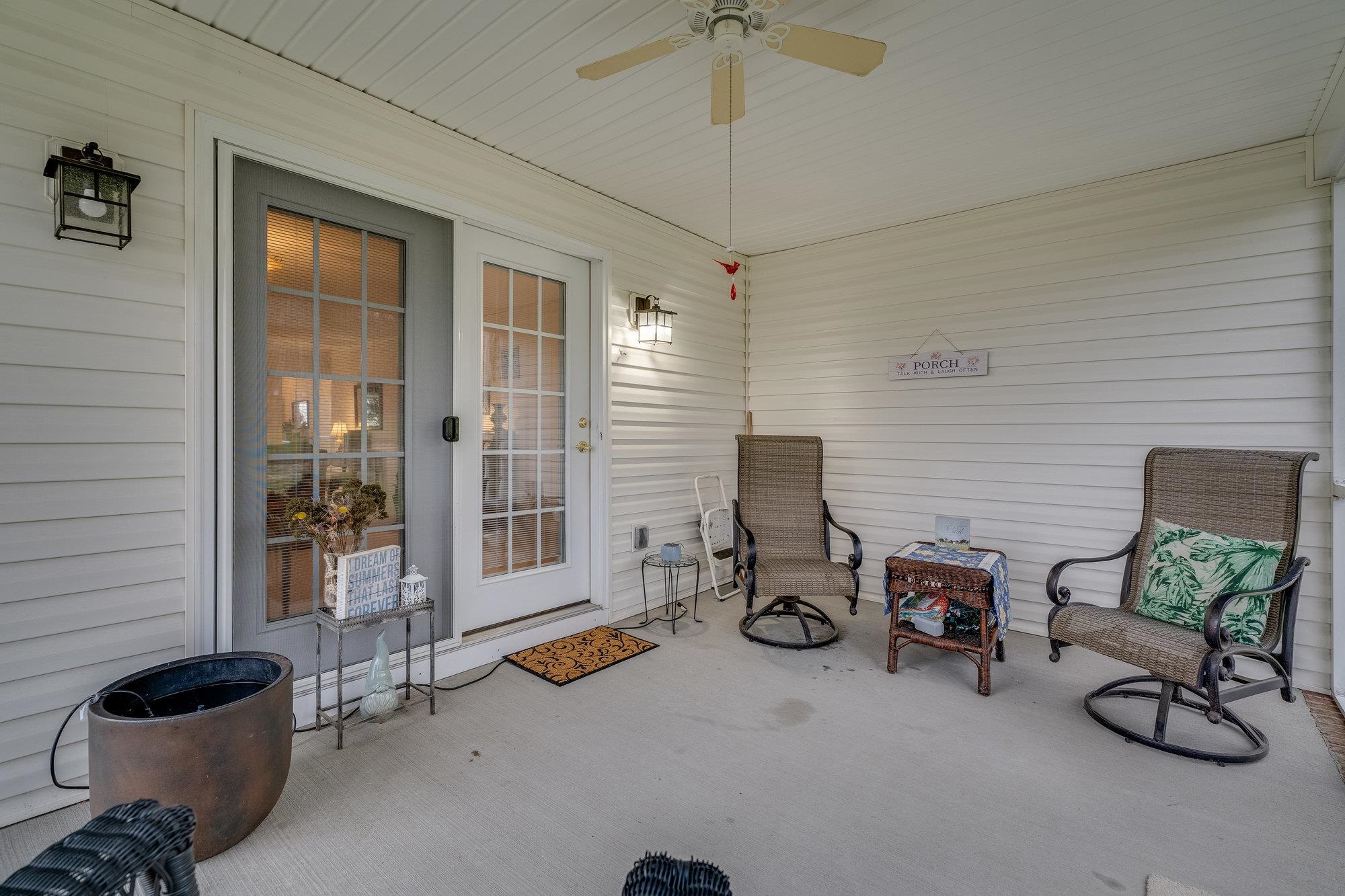 527 HICKORY GROVE CIR