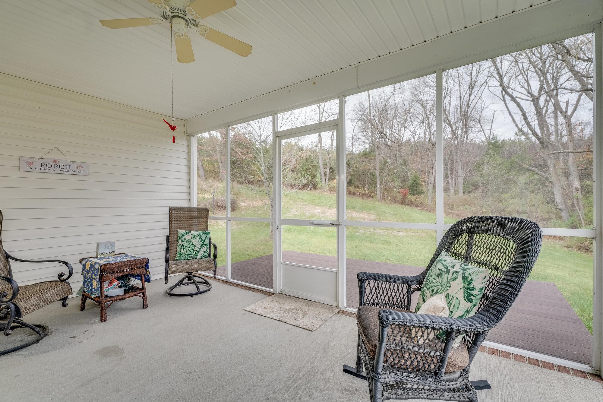 527 HICKORY GROVE CIR