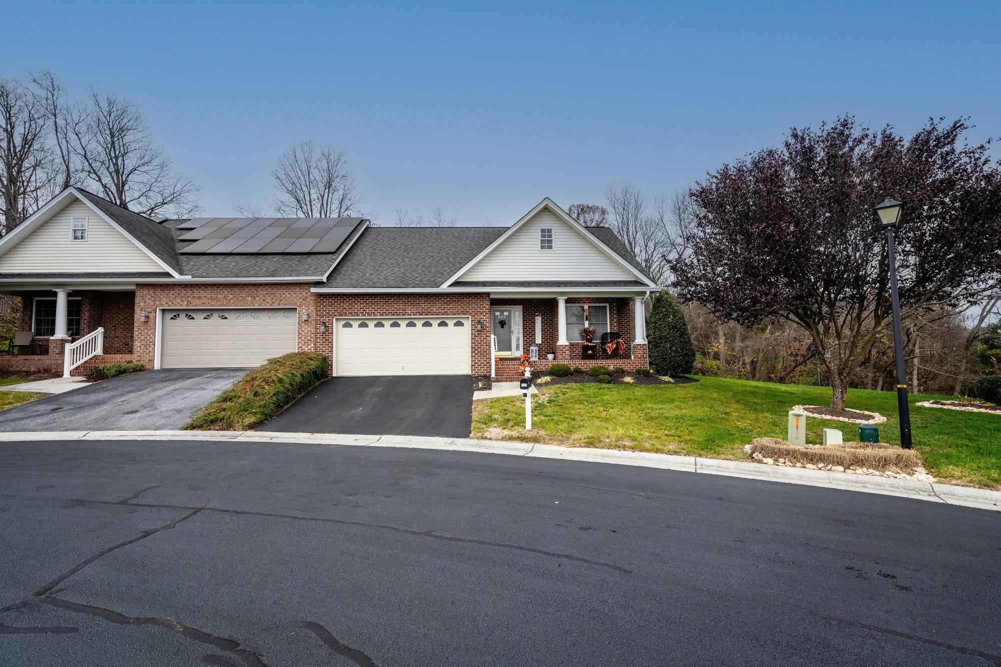 527 HICKORY GROVE CIR