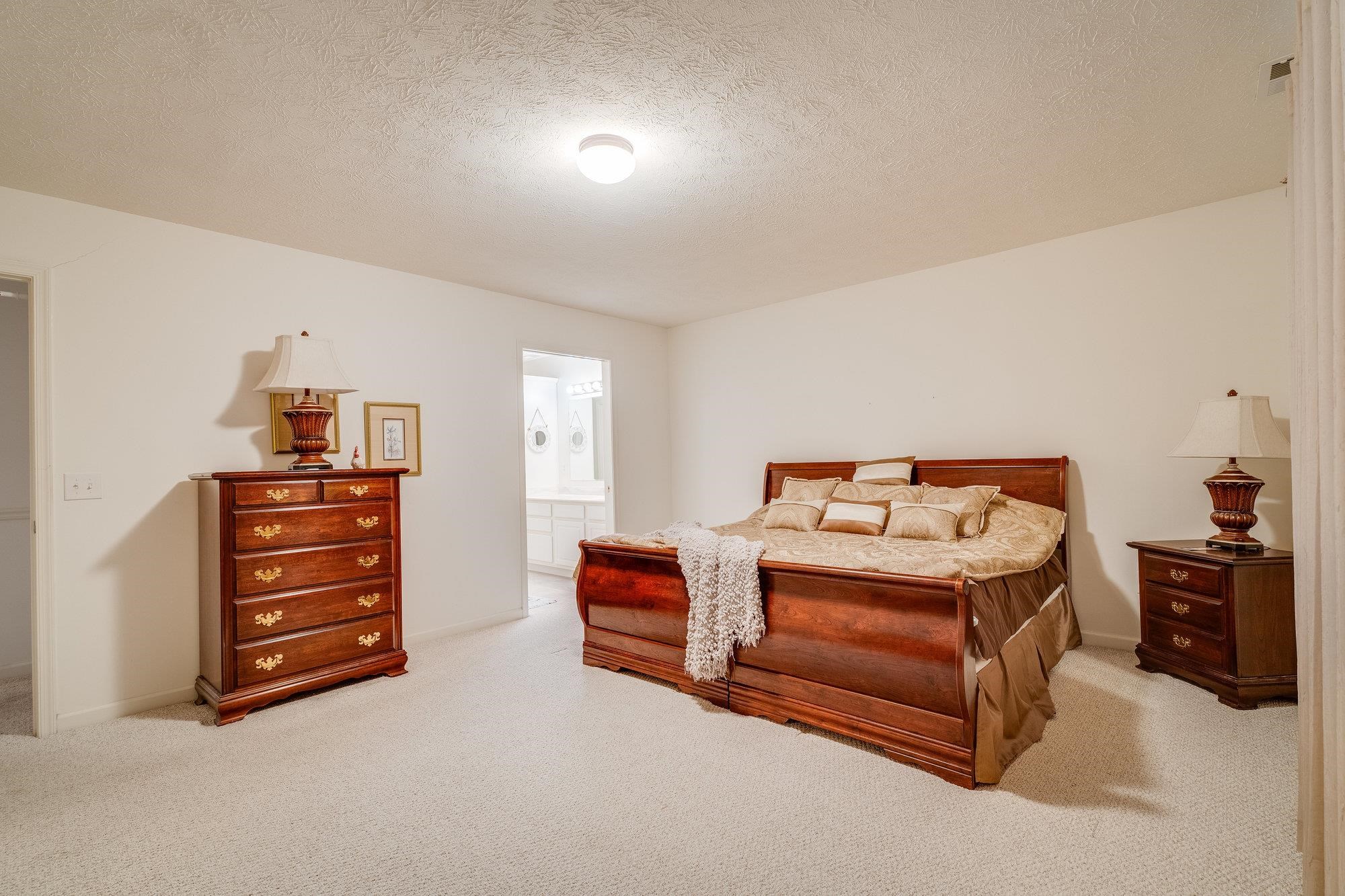 527 HICKORY GROVE CIR