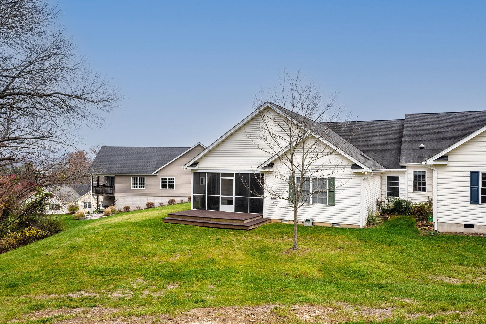 527 HICKORY GROVE CIR