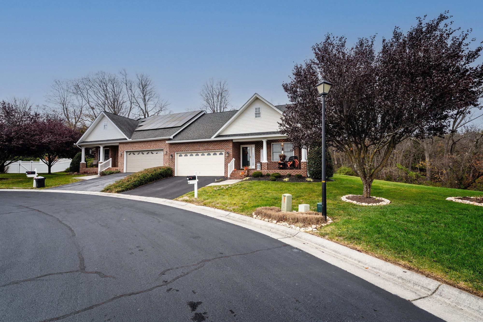 527 HICKORY GROVE CIR