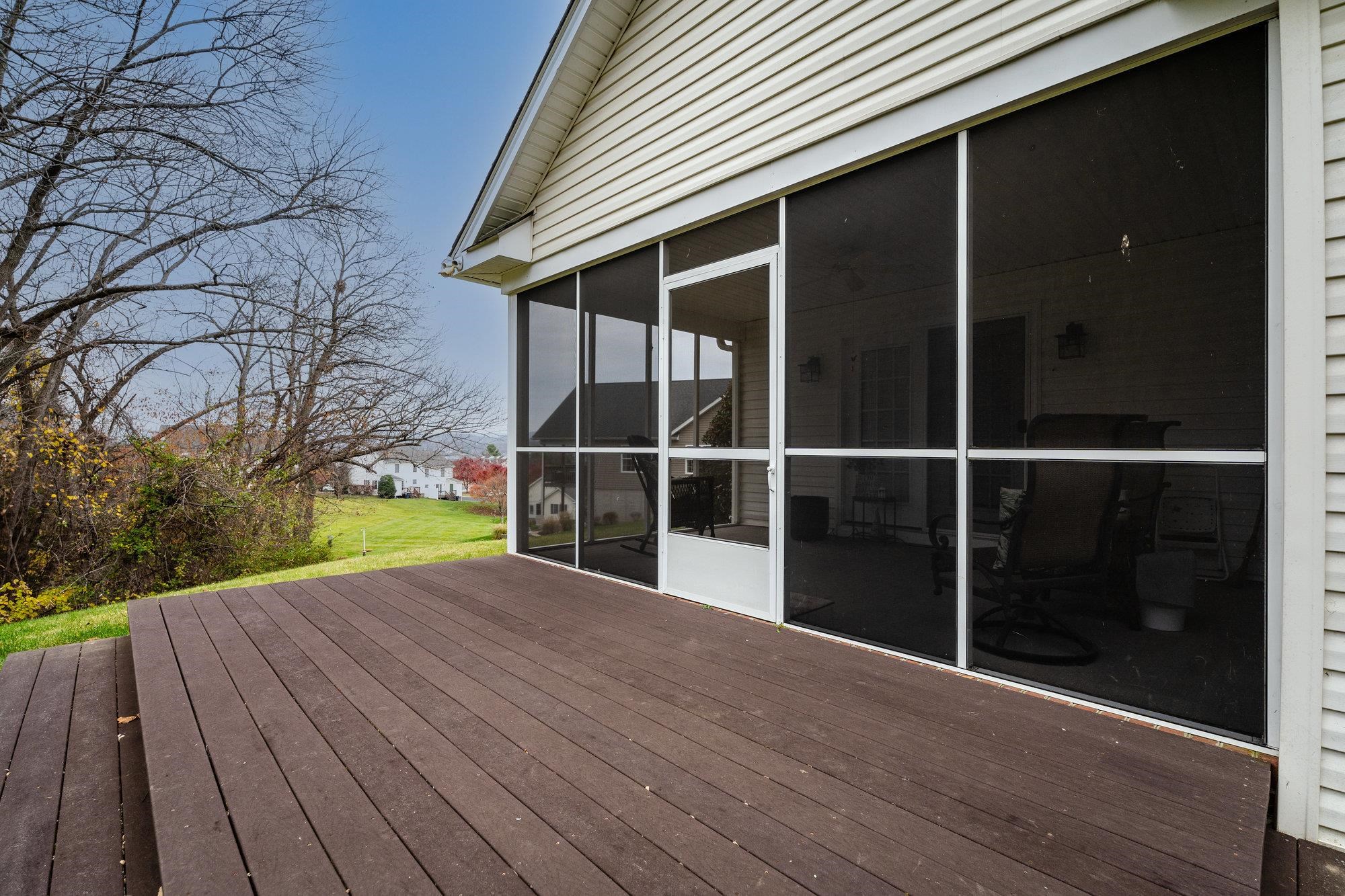 527 HICKORY GROVE CIR
