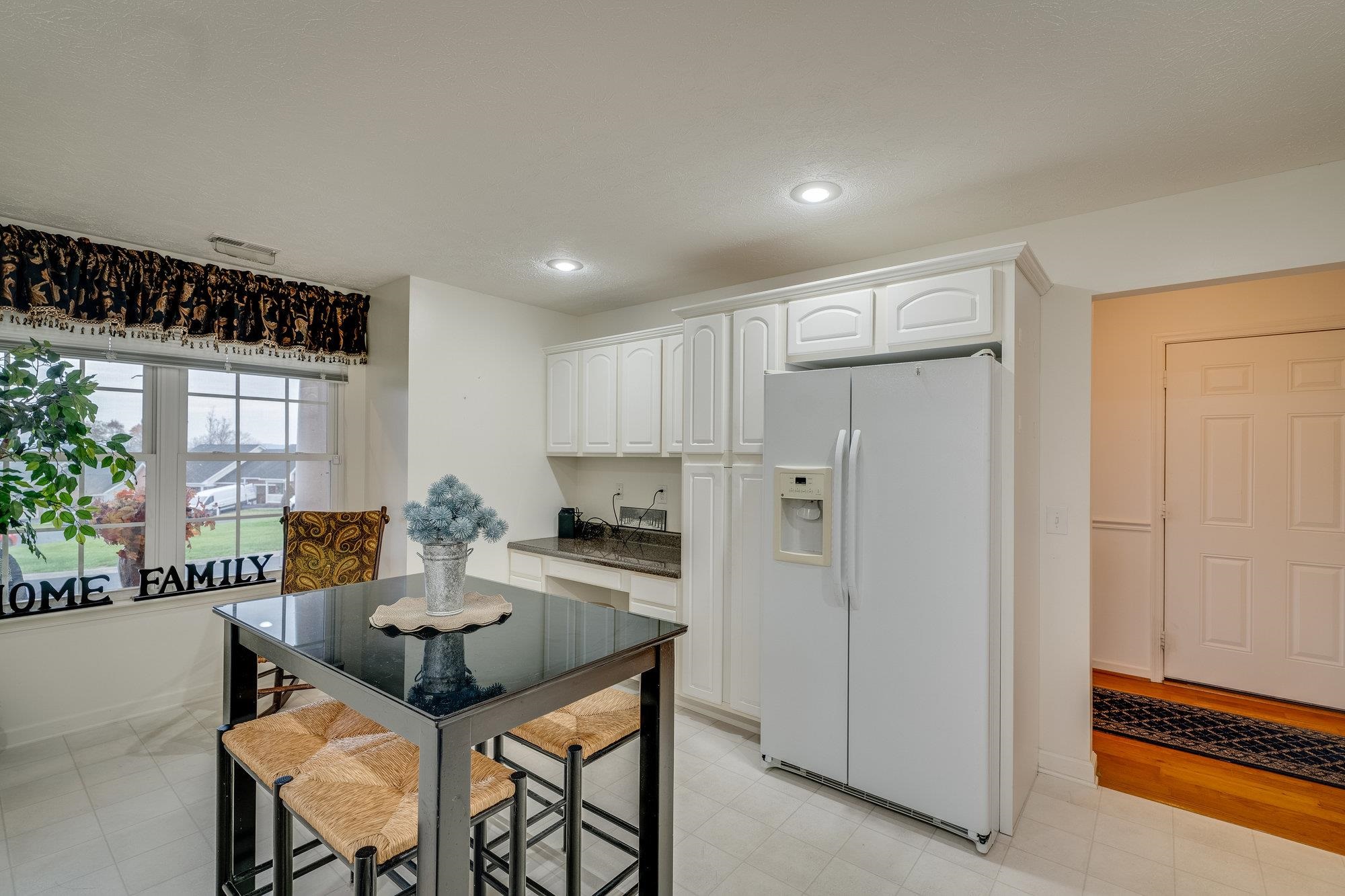 527 HICKORY GROVE CIR