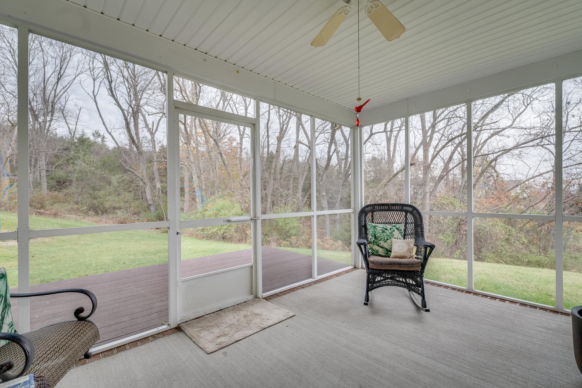 527 HICKORY GROVE CIR