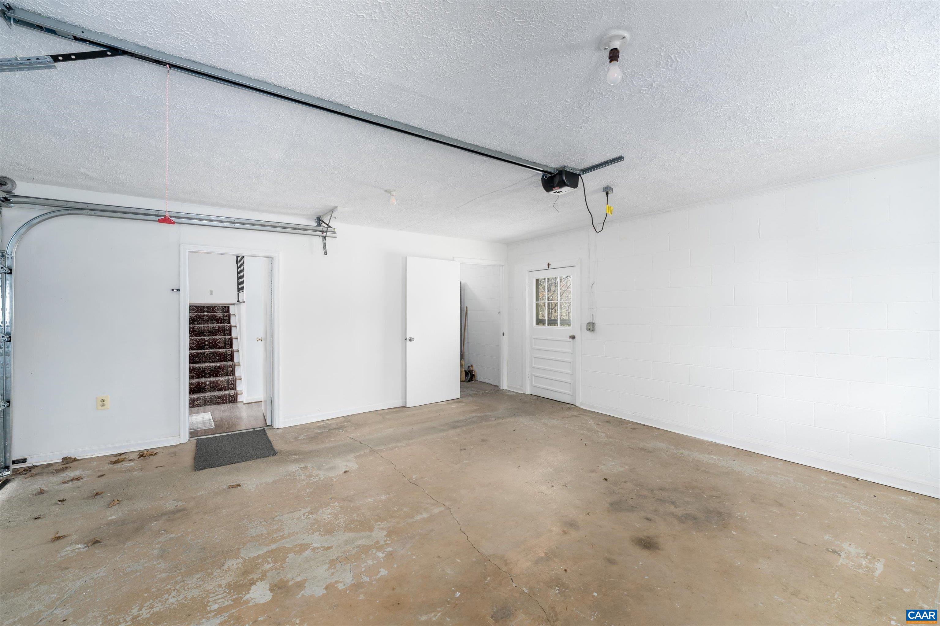 2296 THOMAS JEFFERSON PKWY