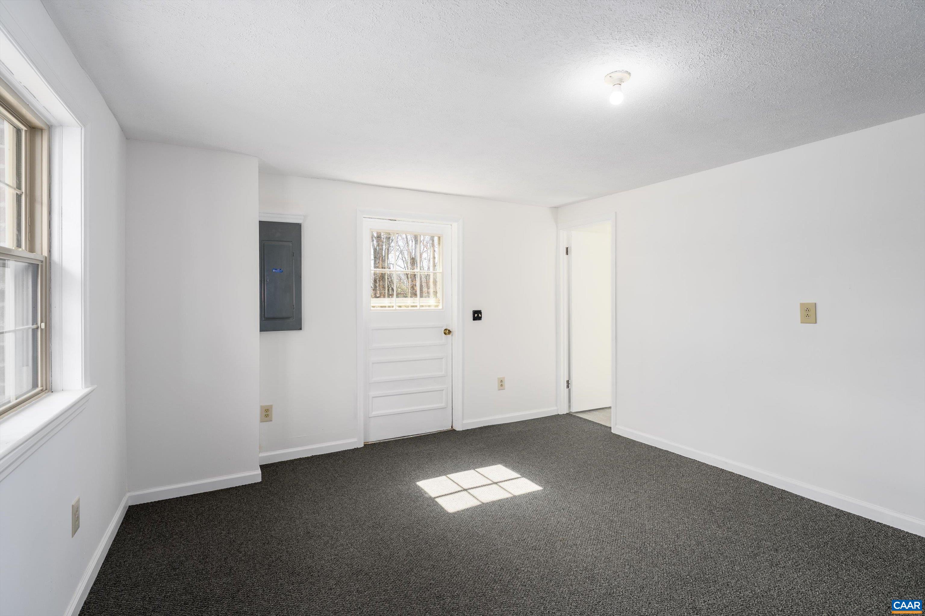 2296 THOMAS JEFFERSON PKWY