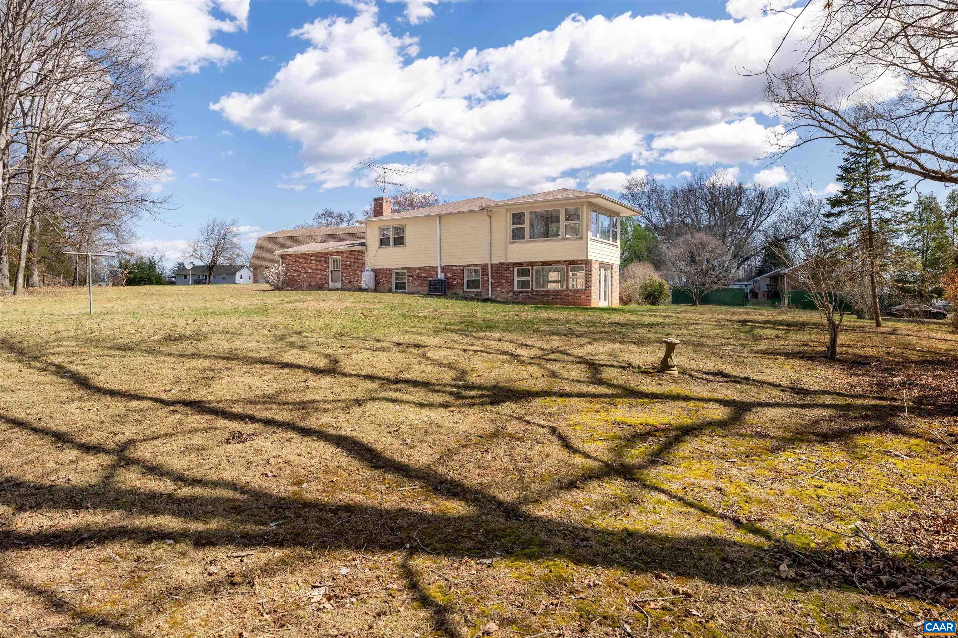 2296 THOMAS JEFFERSON PKWY