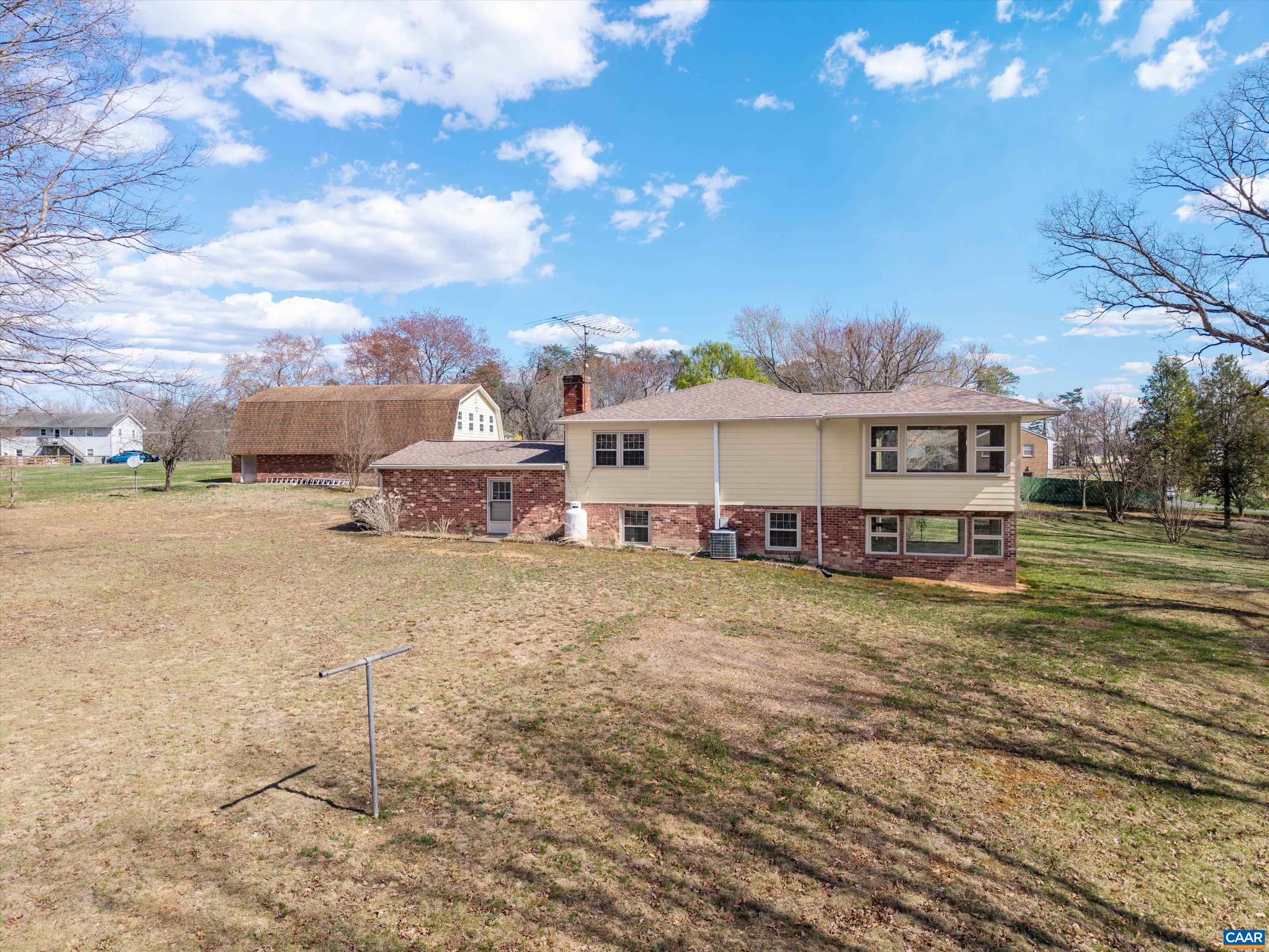 2296 THOMAS JEFFERSON PKWY