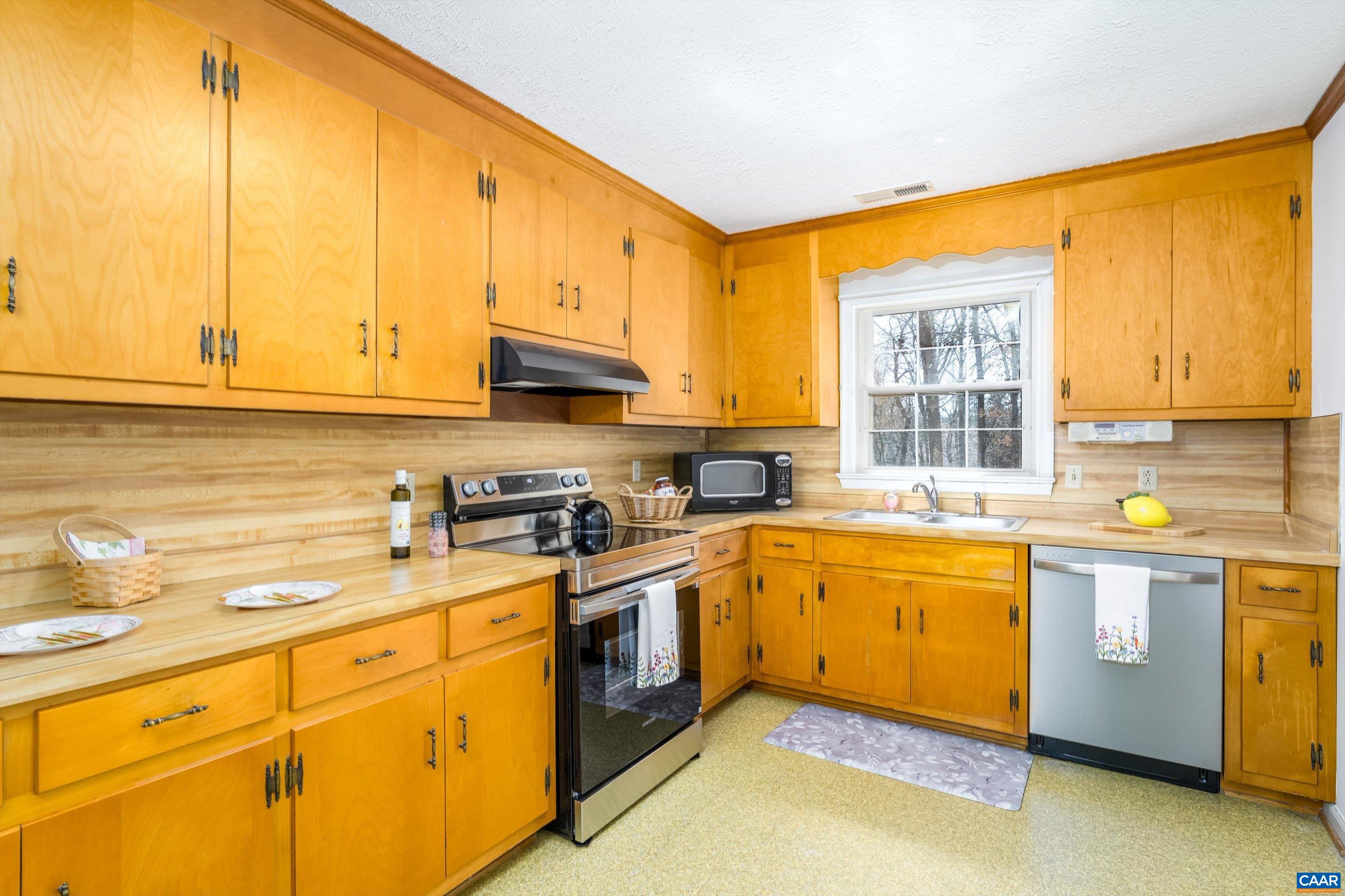 2296 THOMAS JEFFERSON PKWY