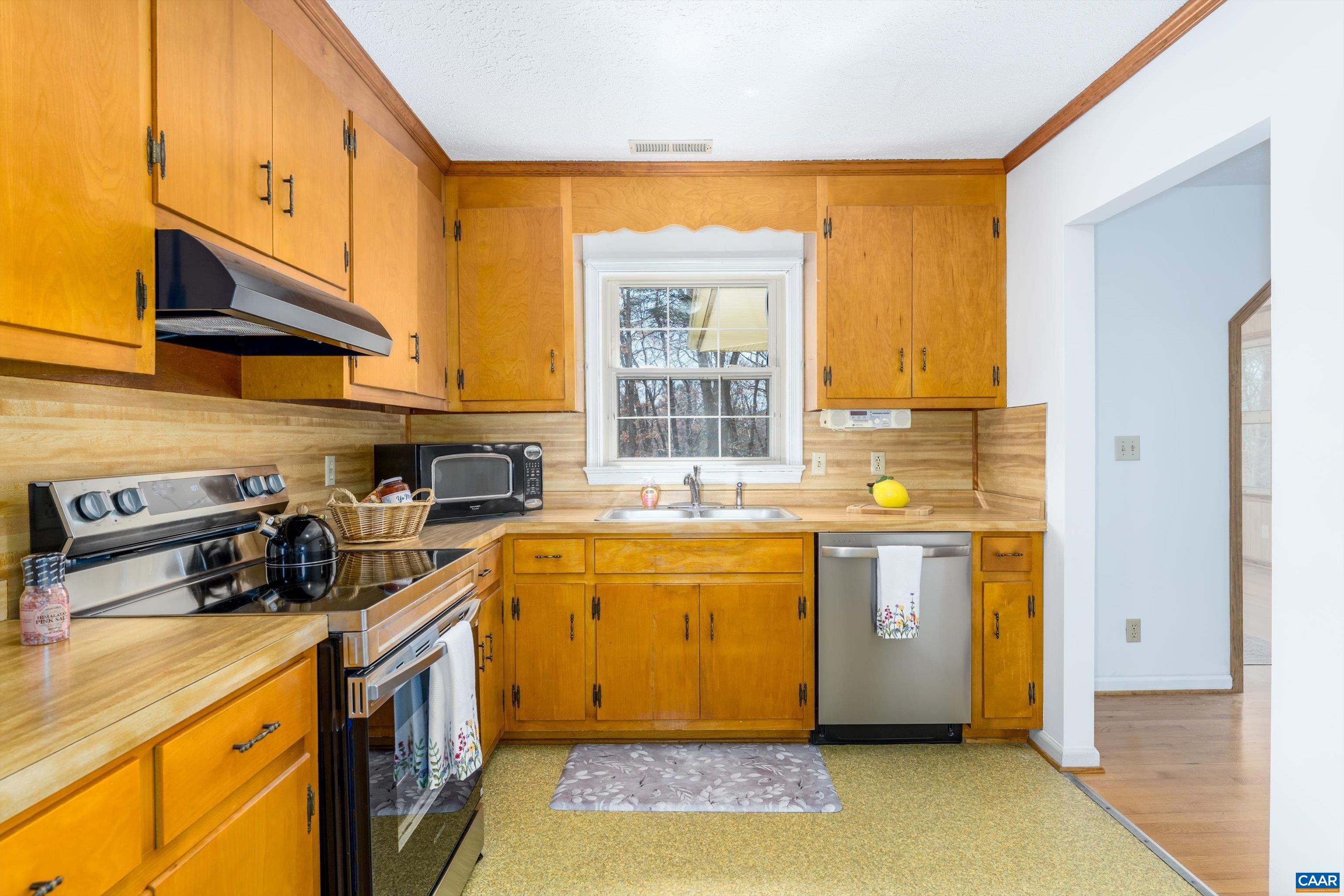 2296 THOMAS JEFFERSON PKWY