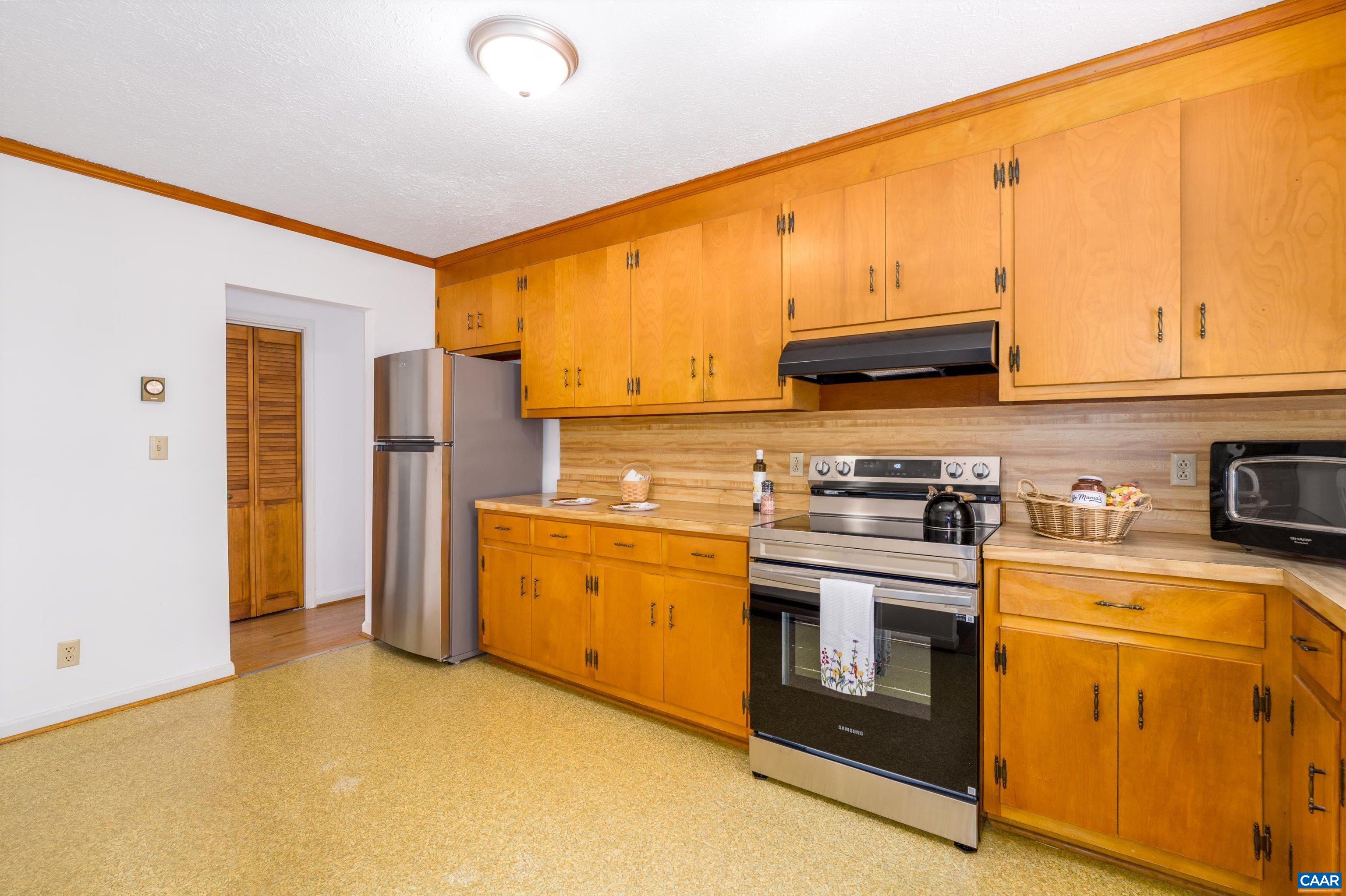 2296 THOMAS JEFFERSON PKWY