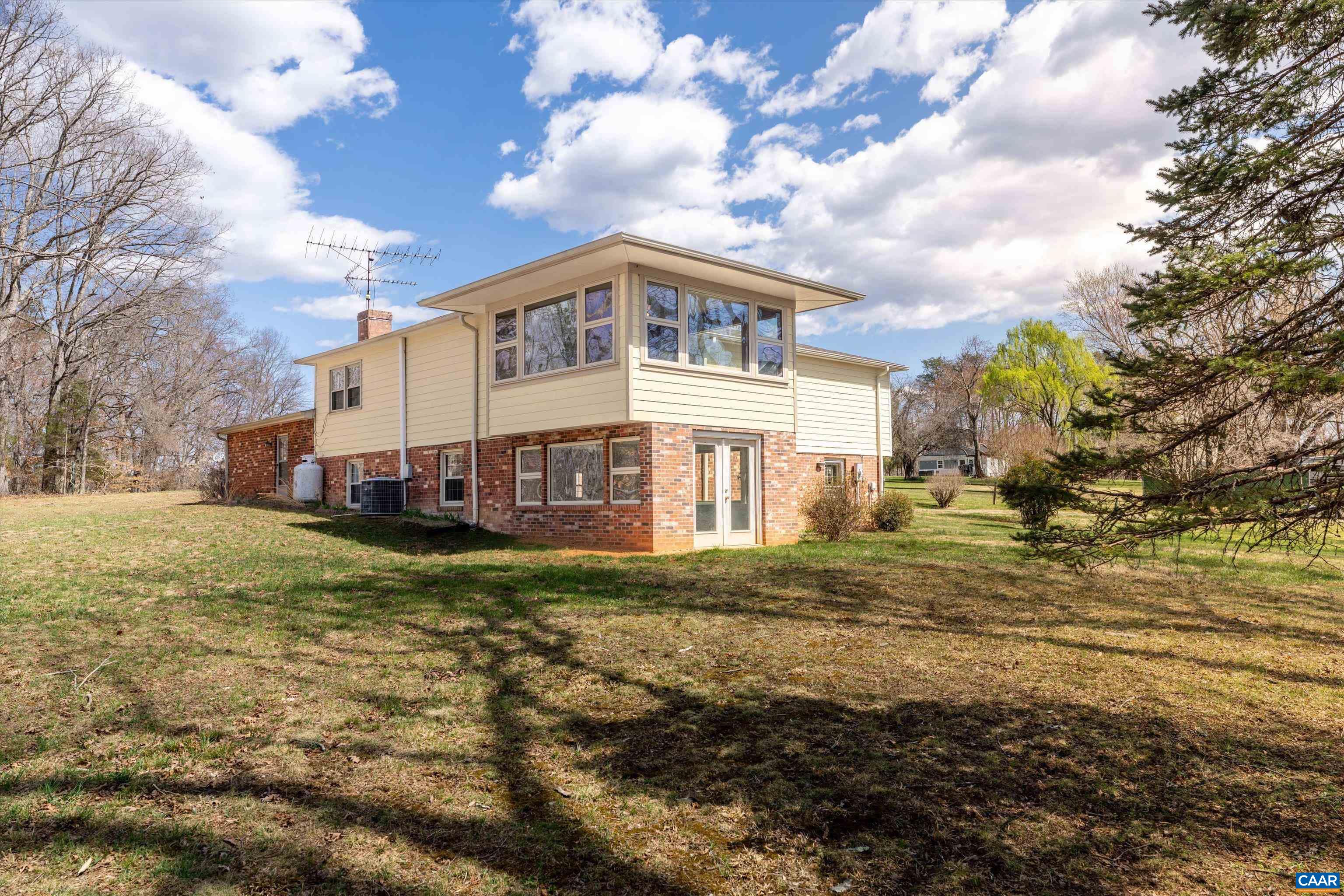 2296 THOMAS JEFFERSON PKWY