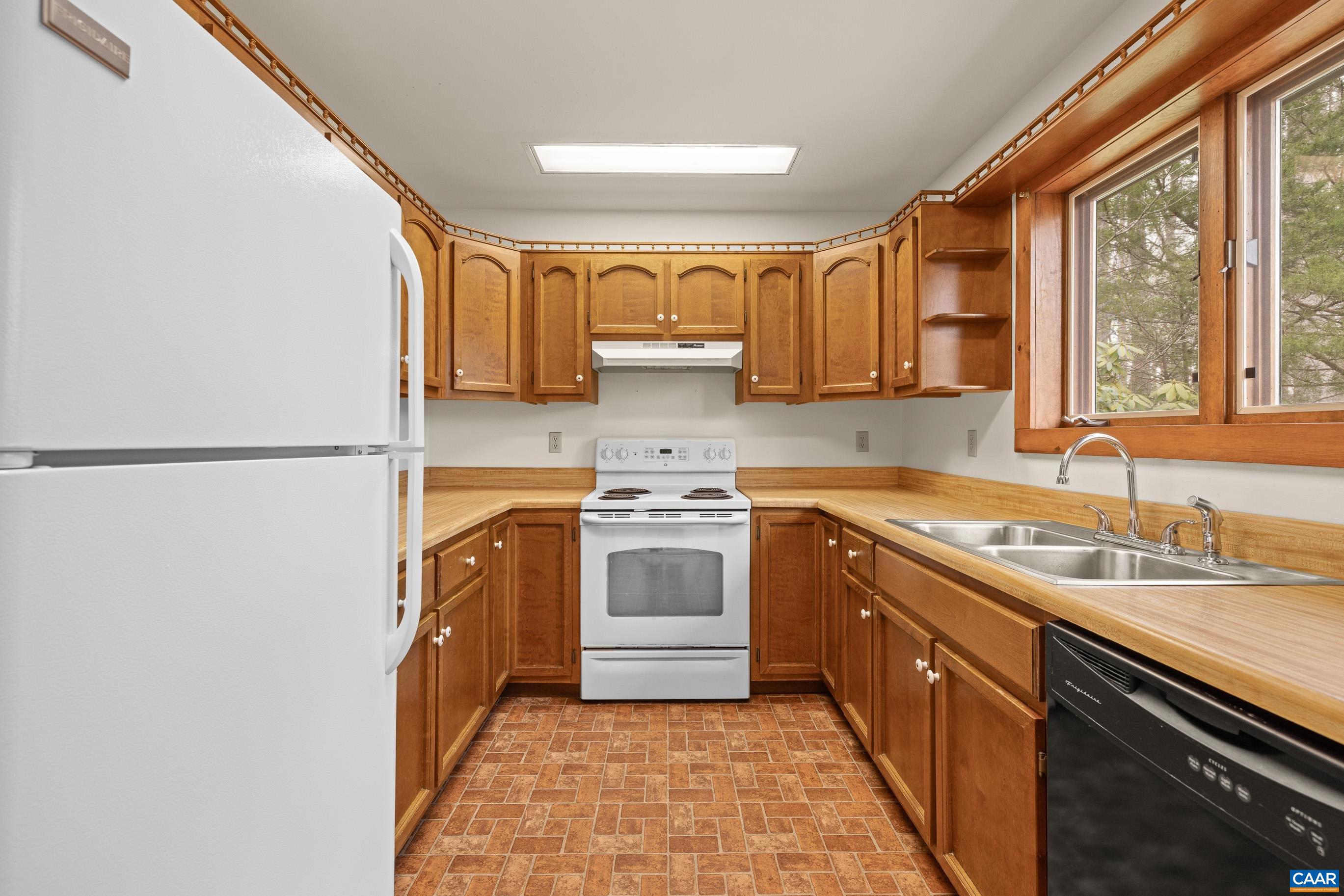 43 CHIPPEWA LN