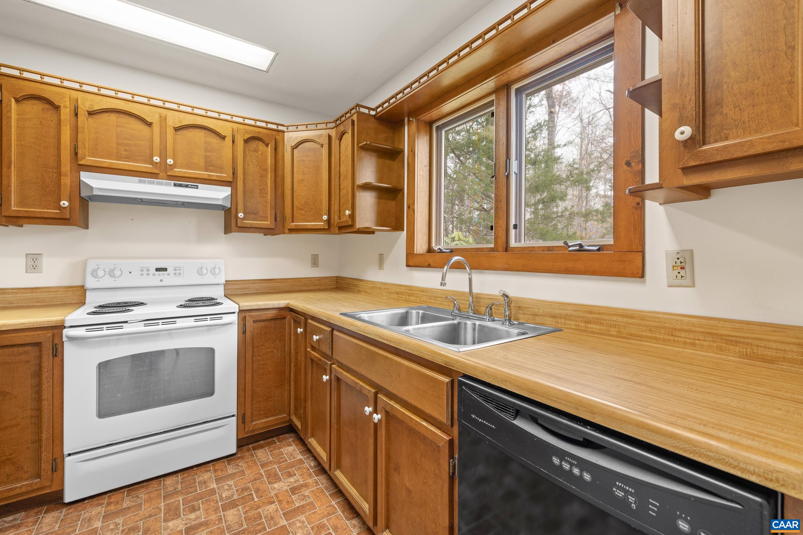 43 CHIPPEWA LN