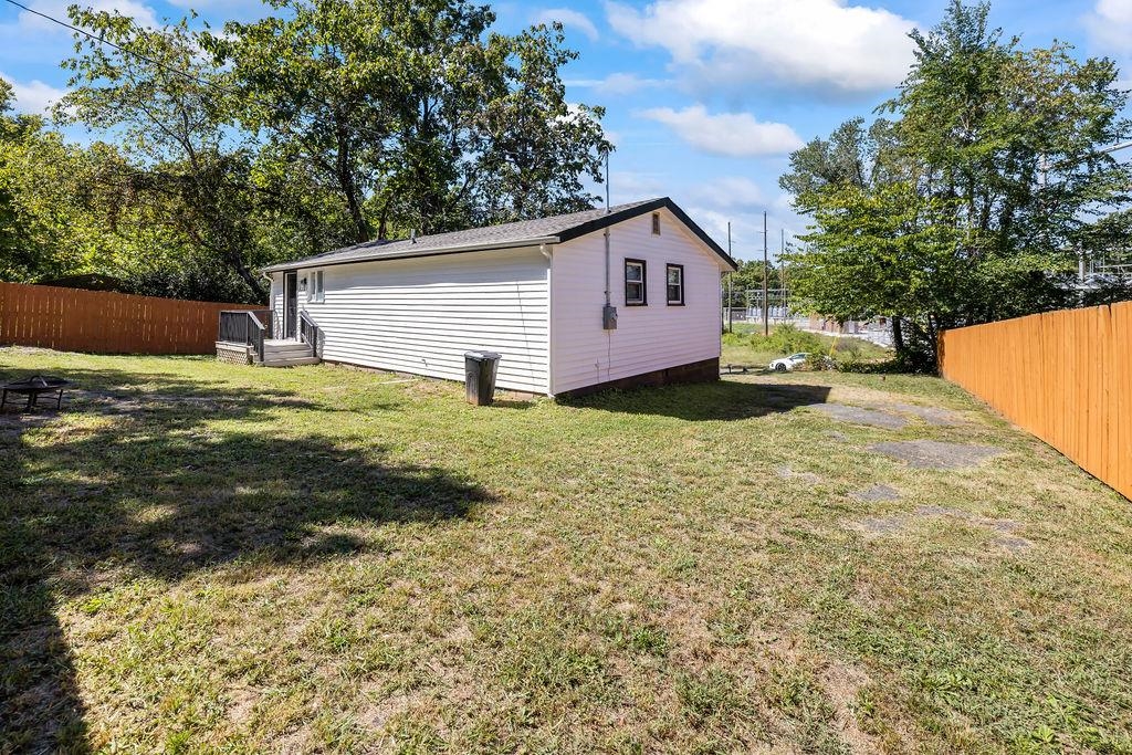 98 SPRING LN
