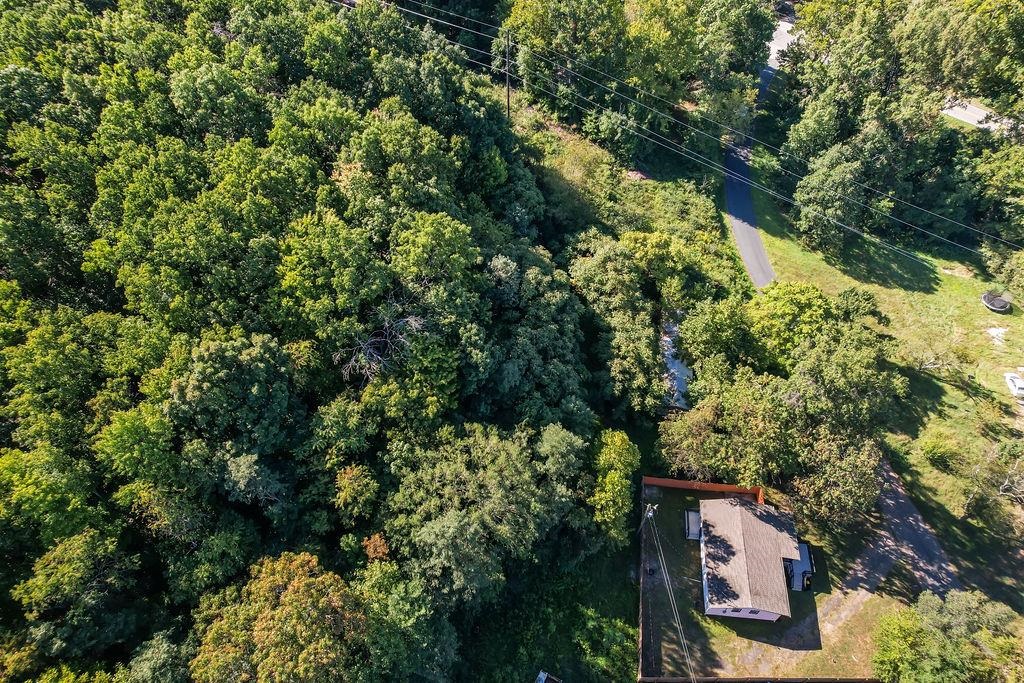 98 SPRING LN