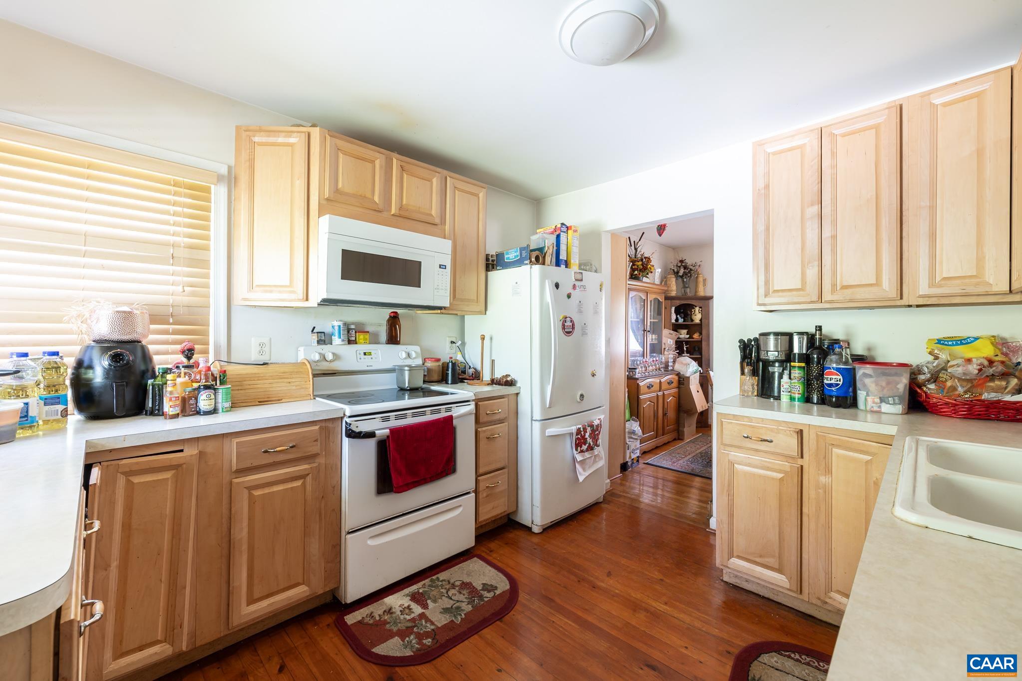 125 W PARK DR