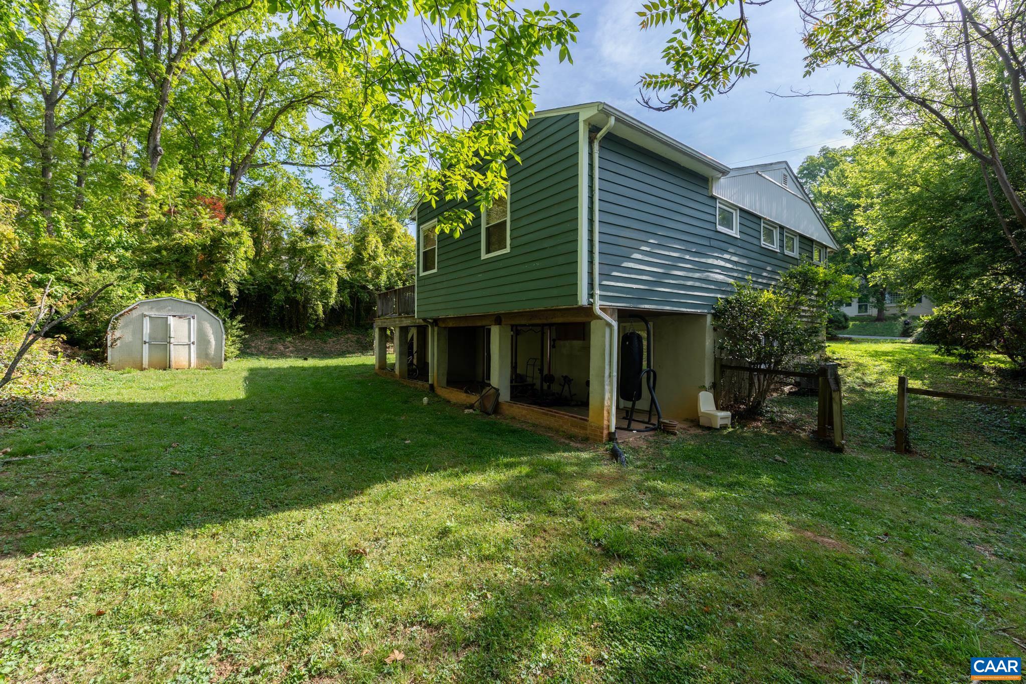 125 W PARK DR