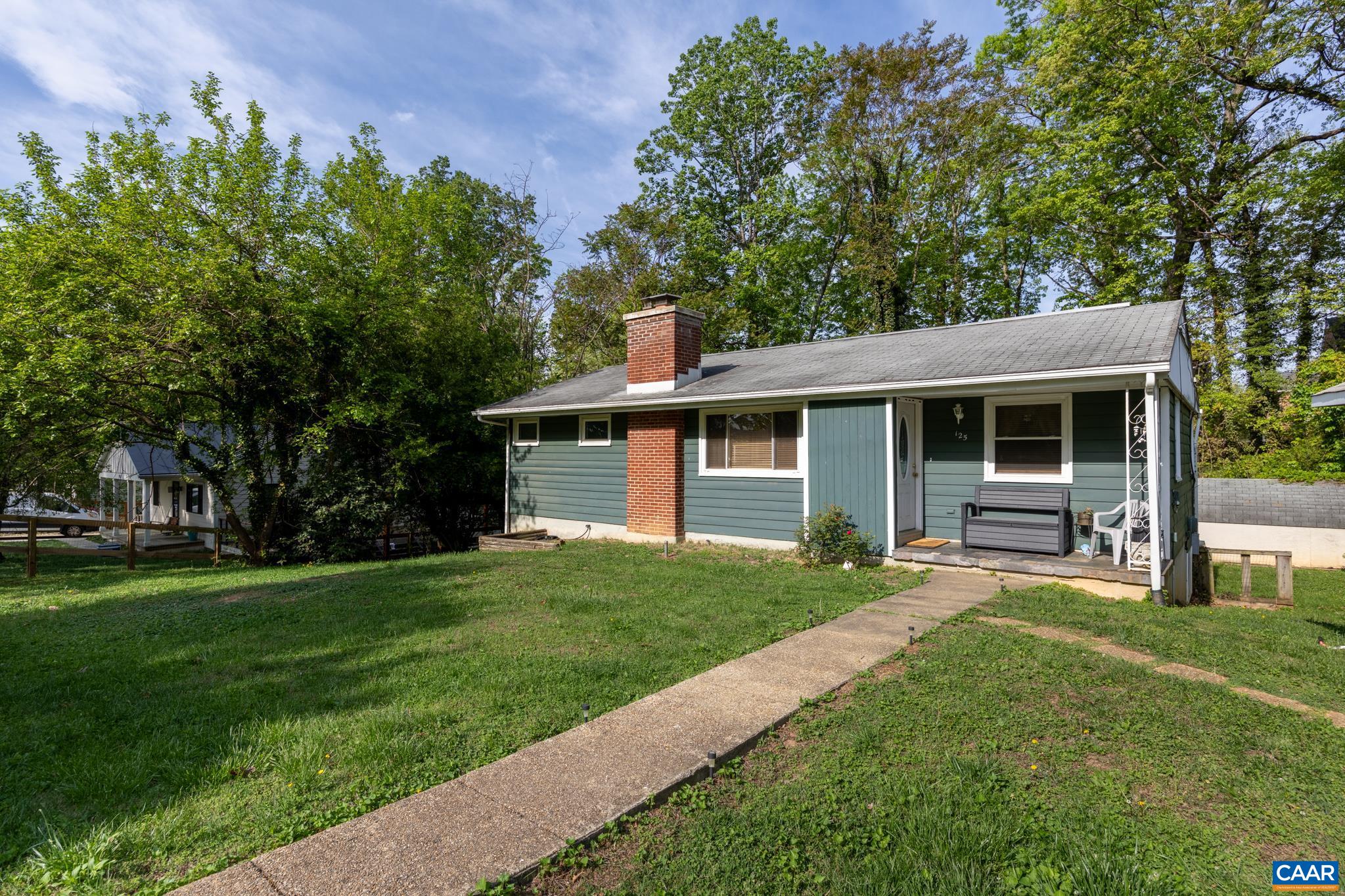 125 W PARK DR